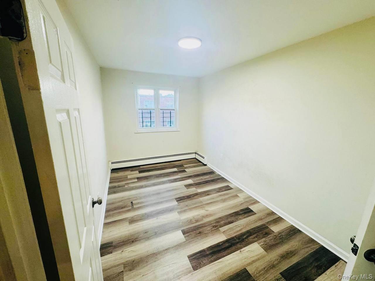 #4 photo, 762 E 211st Street, ブロンクス区 Bronx , NY 10467