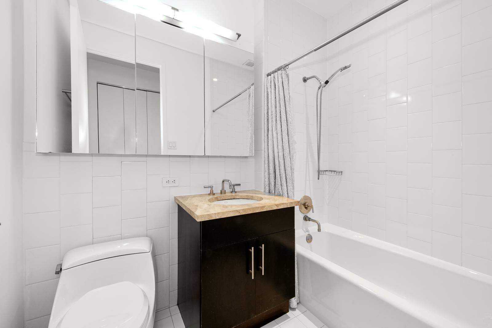 #18 photo, 325 Fifth Ave, マンハッタン New York , NY 10016