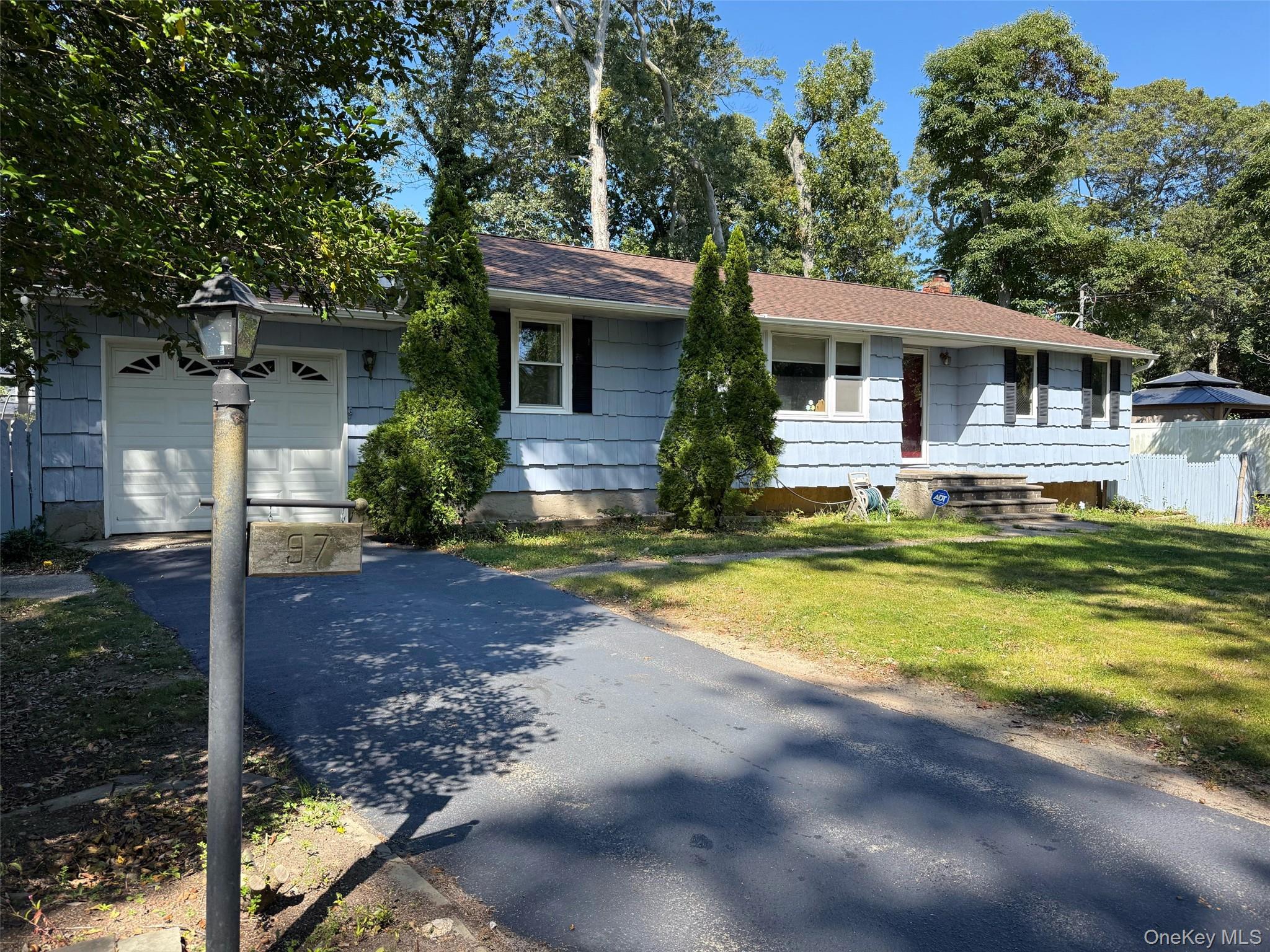 #1 photo, 97 Echo Avenue, サフォーク郡 Miller Place , NY 11764