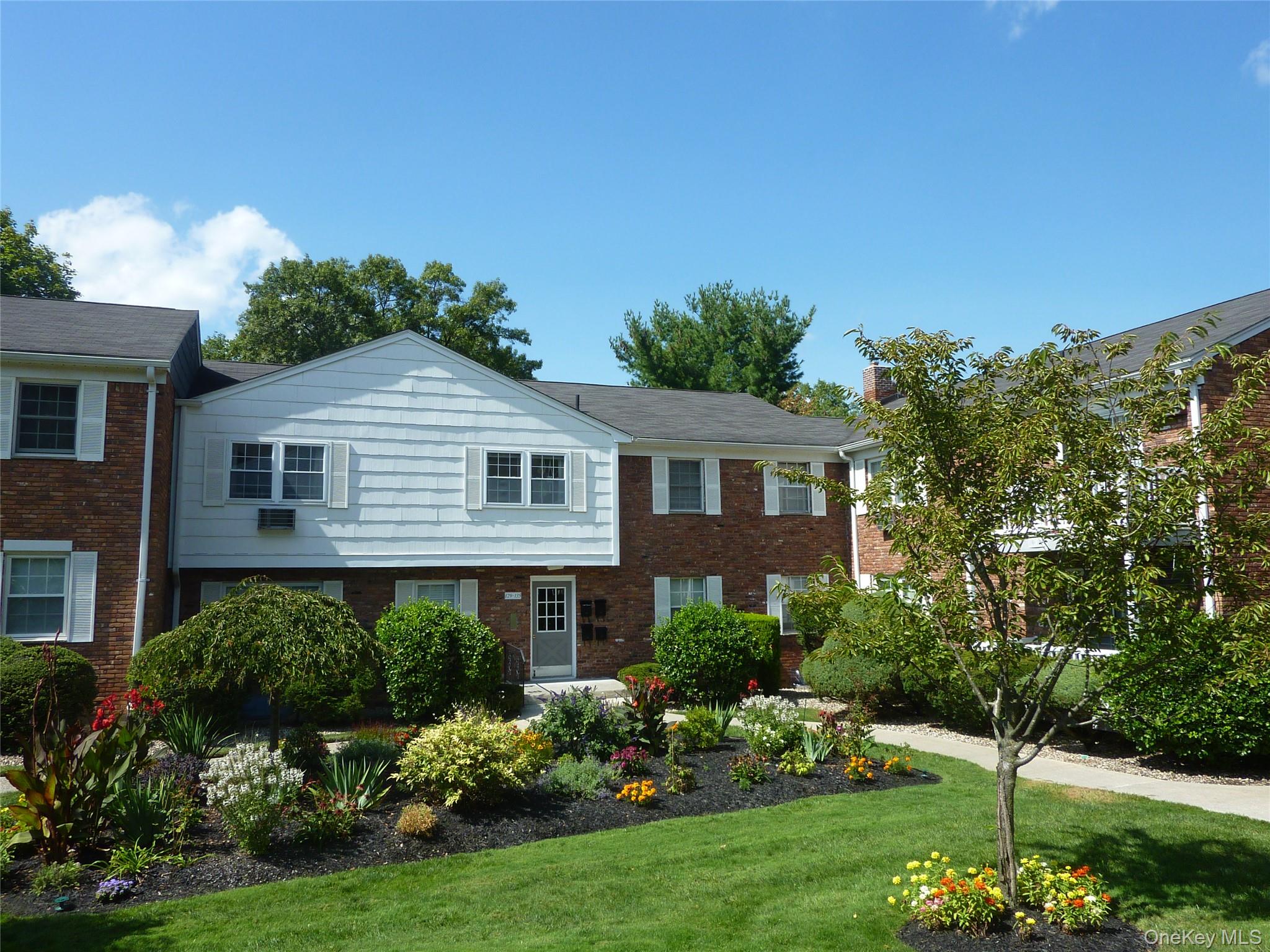 #2 photo, 133 Doxbury Lane, Suffern , NY 10901