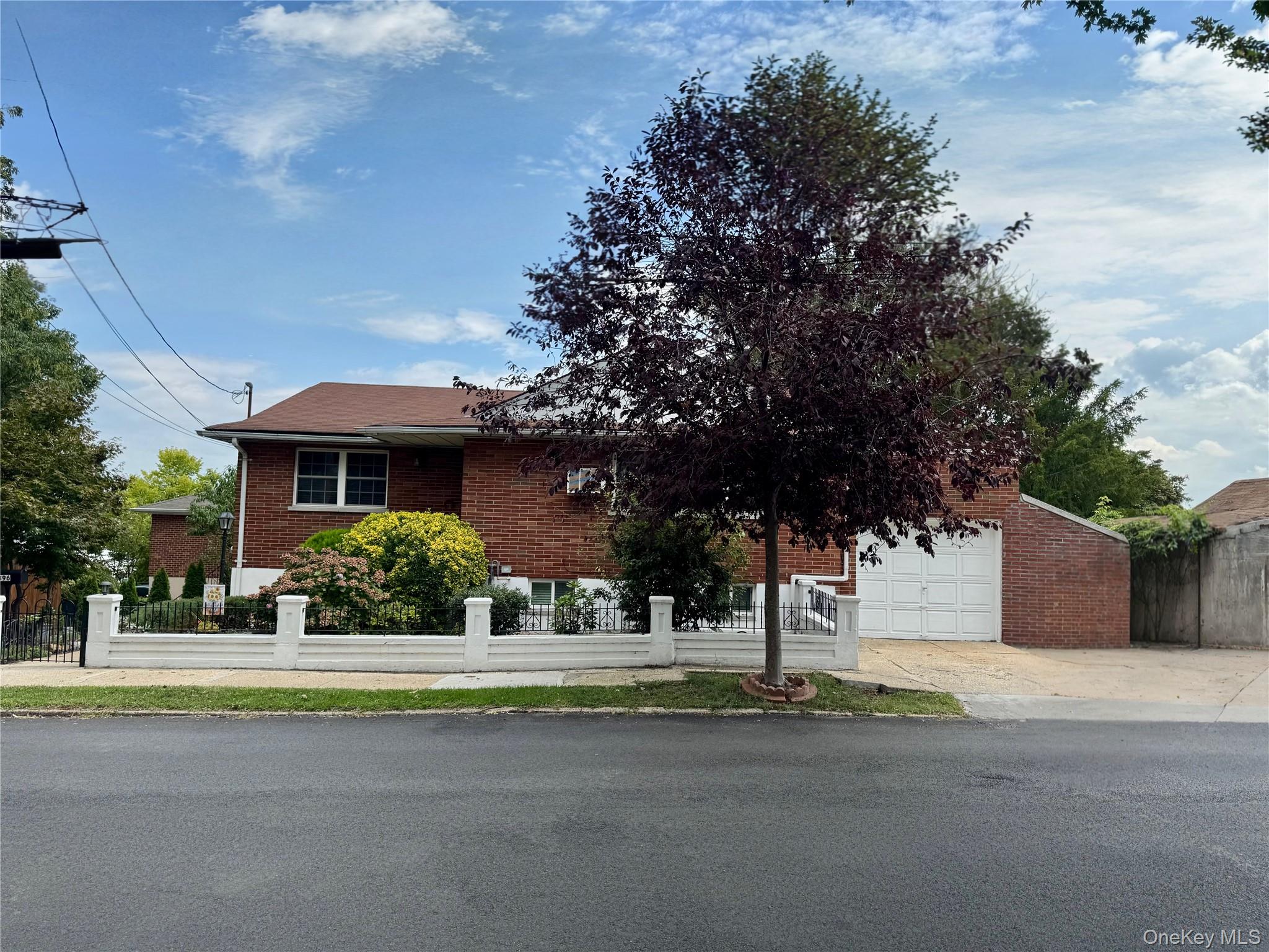 #1 photo, 396 King Avenue, הברונקס Bronx , NY 10464