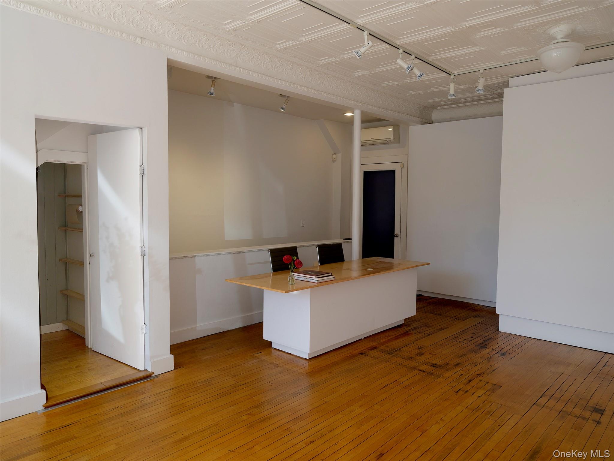 #4 photo, 362 1/2 Warren Street, Hudson , NY 12534