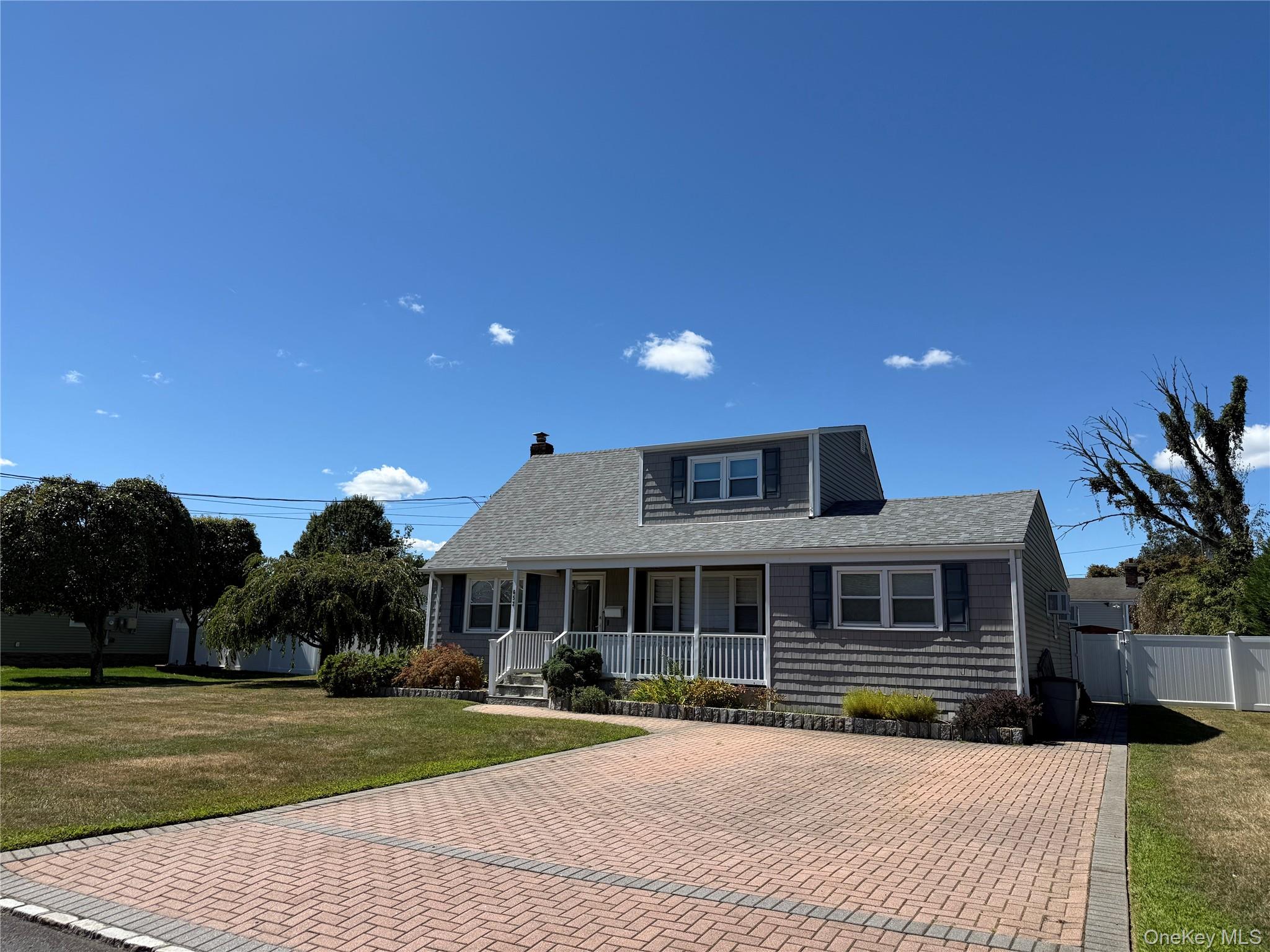 #1 photo, 652 Empire Avenue, سوفولك West Babylon , NY 11704