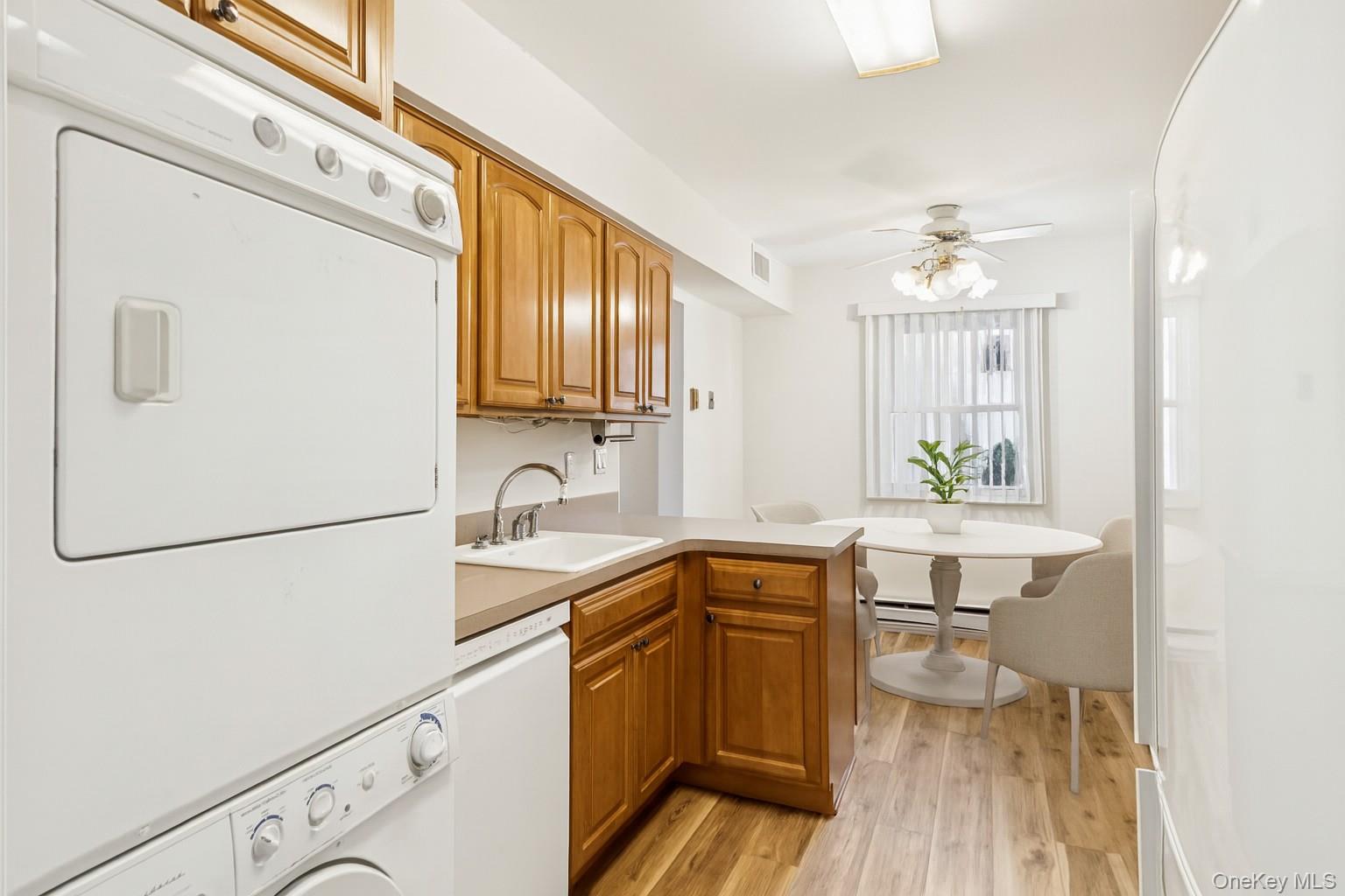 #11 photo, 102 Gotham Way, サフォーク郡 Saint James , NY 11780