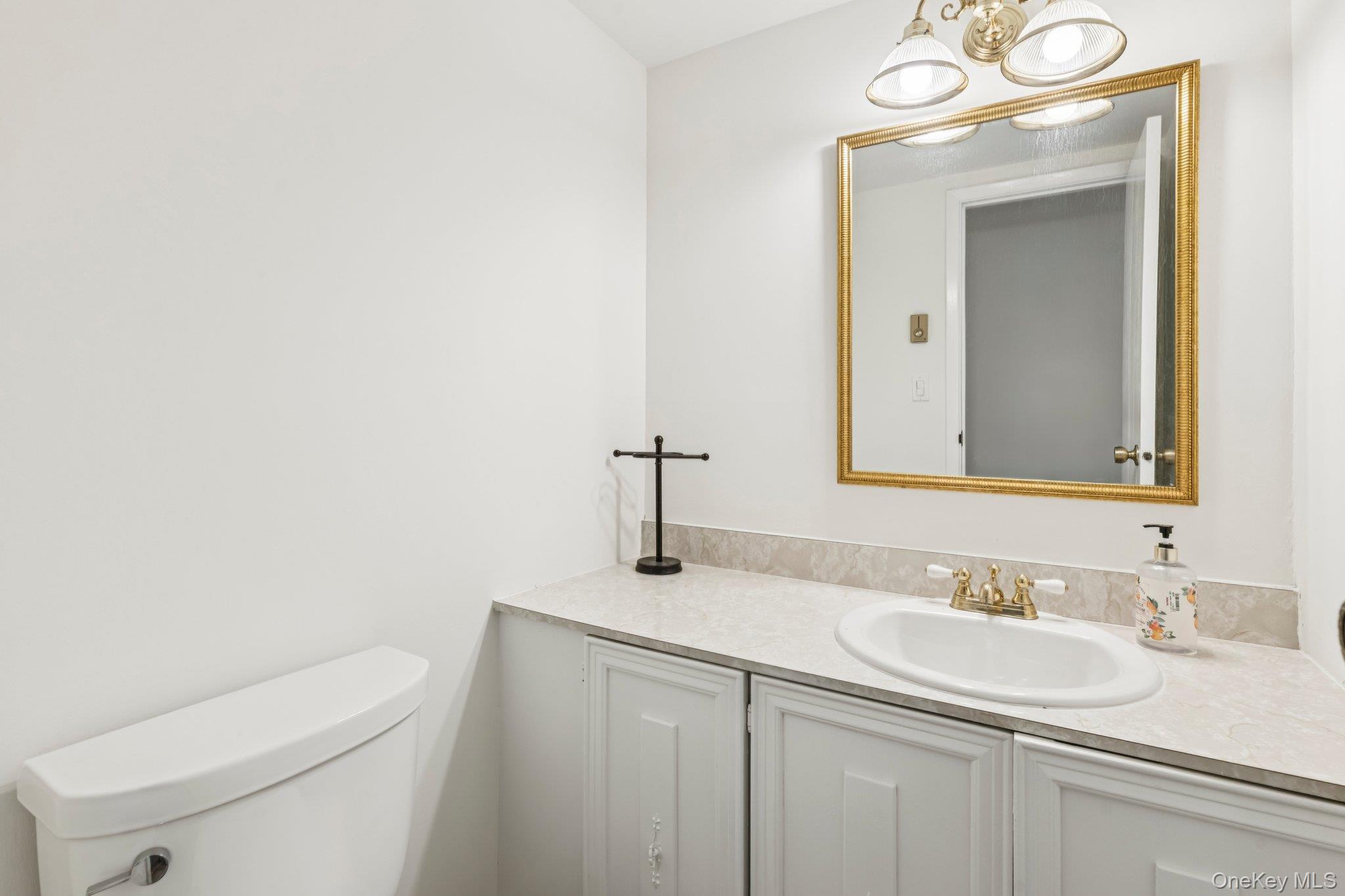 #19 photo, 102 Gotham Way, サフォーク郡 Saint James , NY 11780