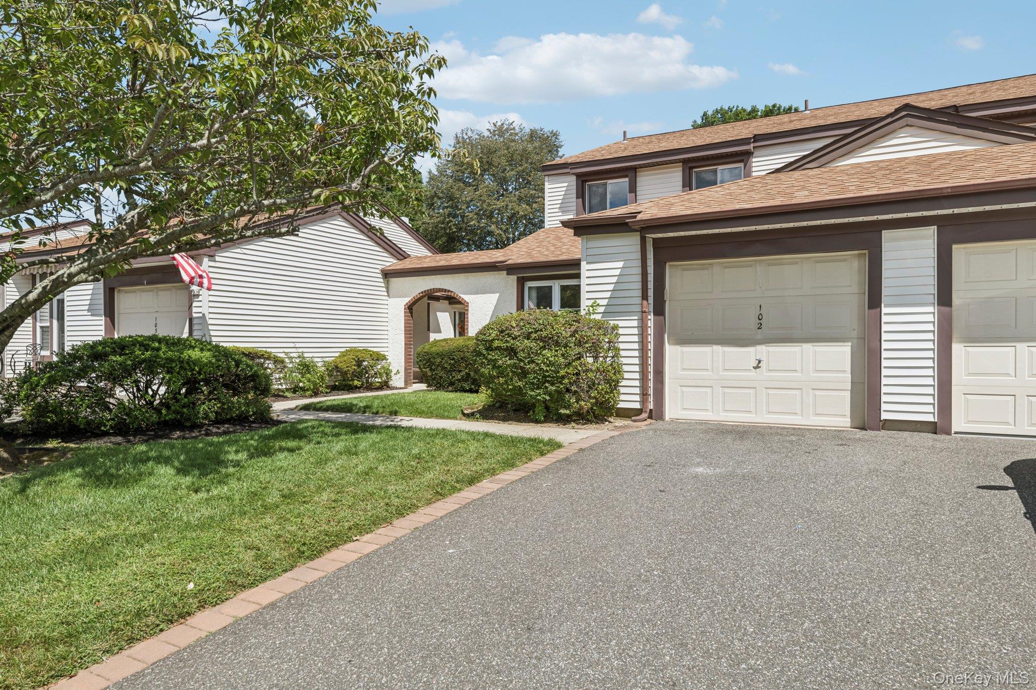 #3 photo, 102 Gotham Way, サフォーク郡 Saint James , NY 11780