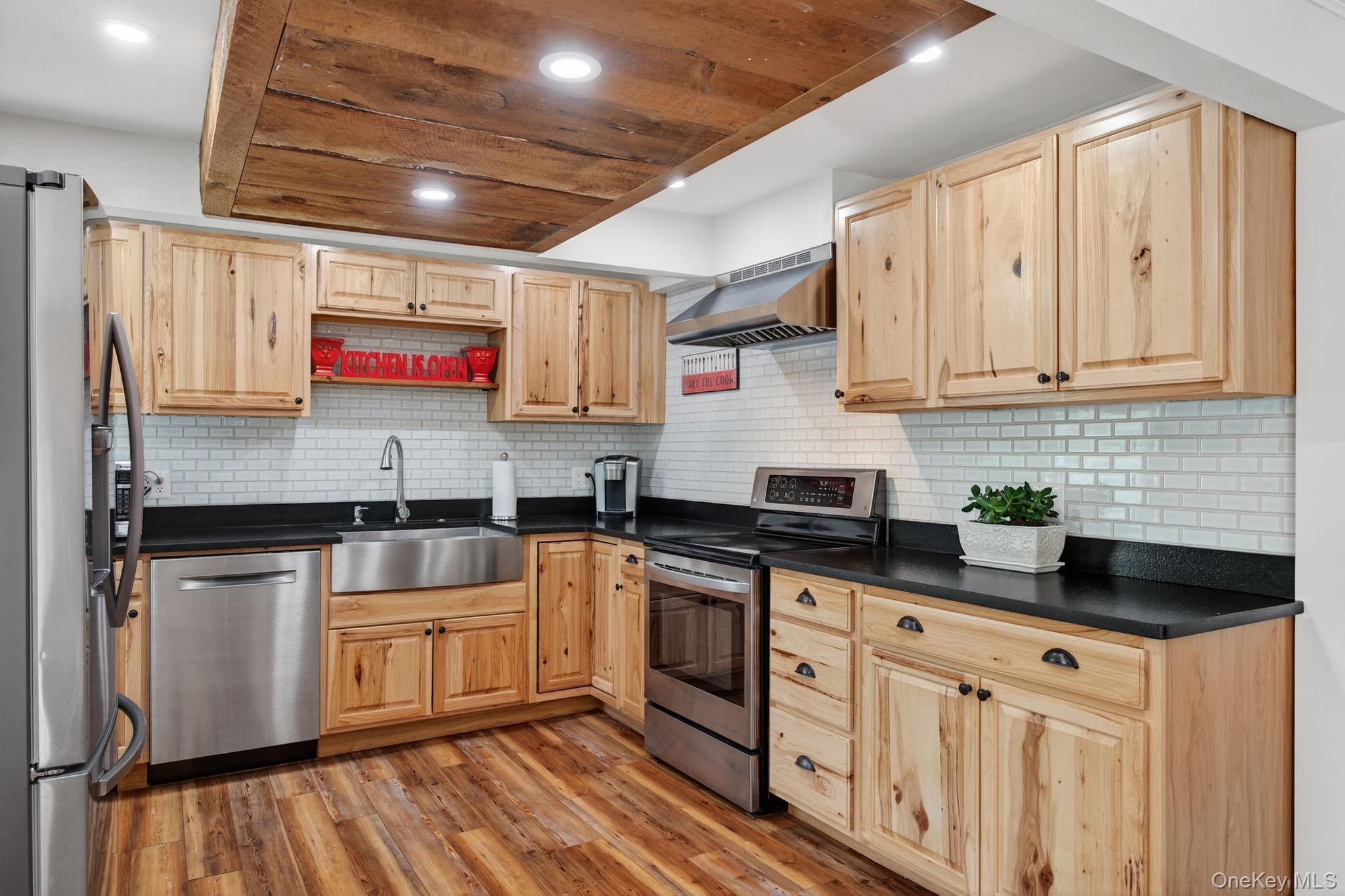 #6 photo, 8213 Main Street, Hunter , NY 12442