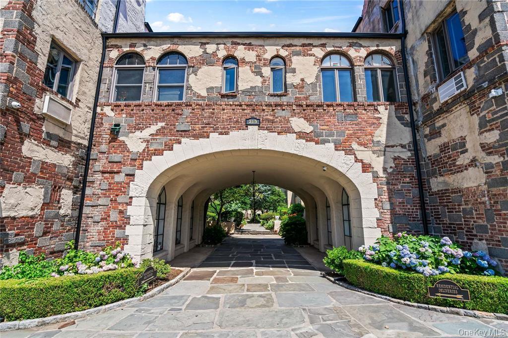 #1 photo, 215 Middle Neck Road, ナッソー郡 Great Neck , NY 11021