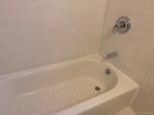 #10 photo, 264-65 Langston Avenue, קווינס Glen Oaks , NY 11004