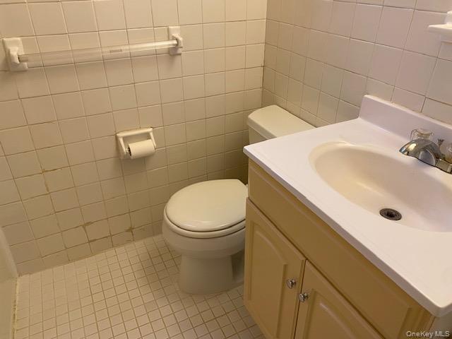 #9 photo, 264-65 Langston Avenue, קווינס Glen Oaks , NY 11004