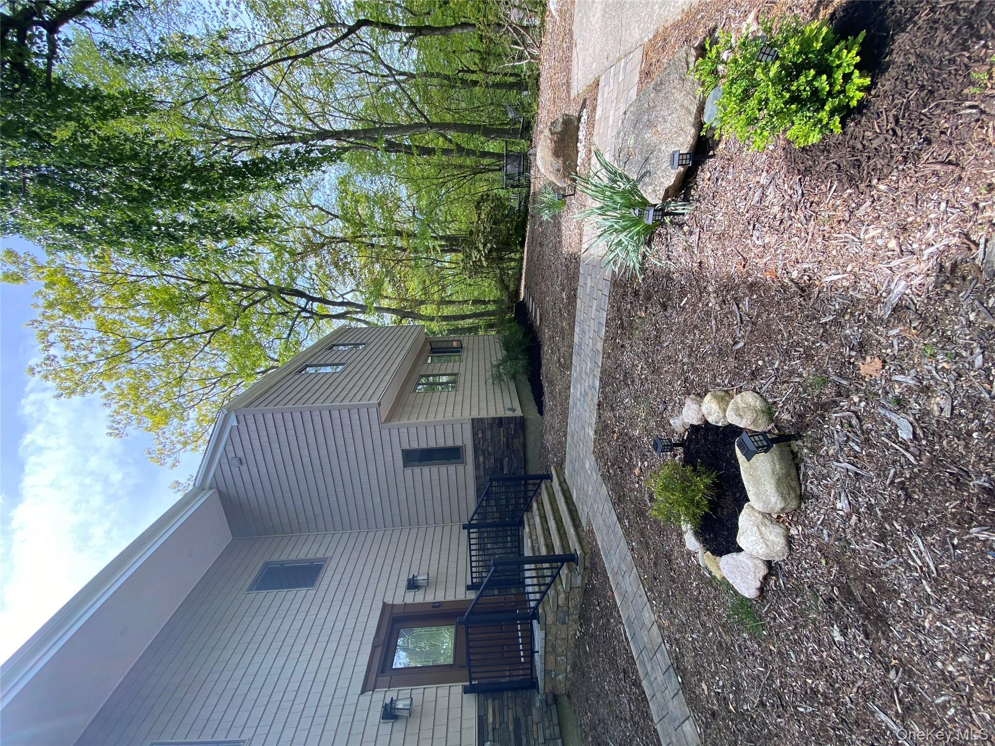 #1 photo, 64 HOLLOW ROAD Hollow, サフォーク郡 Stony Brook , NY 11790