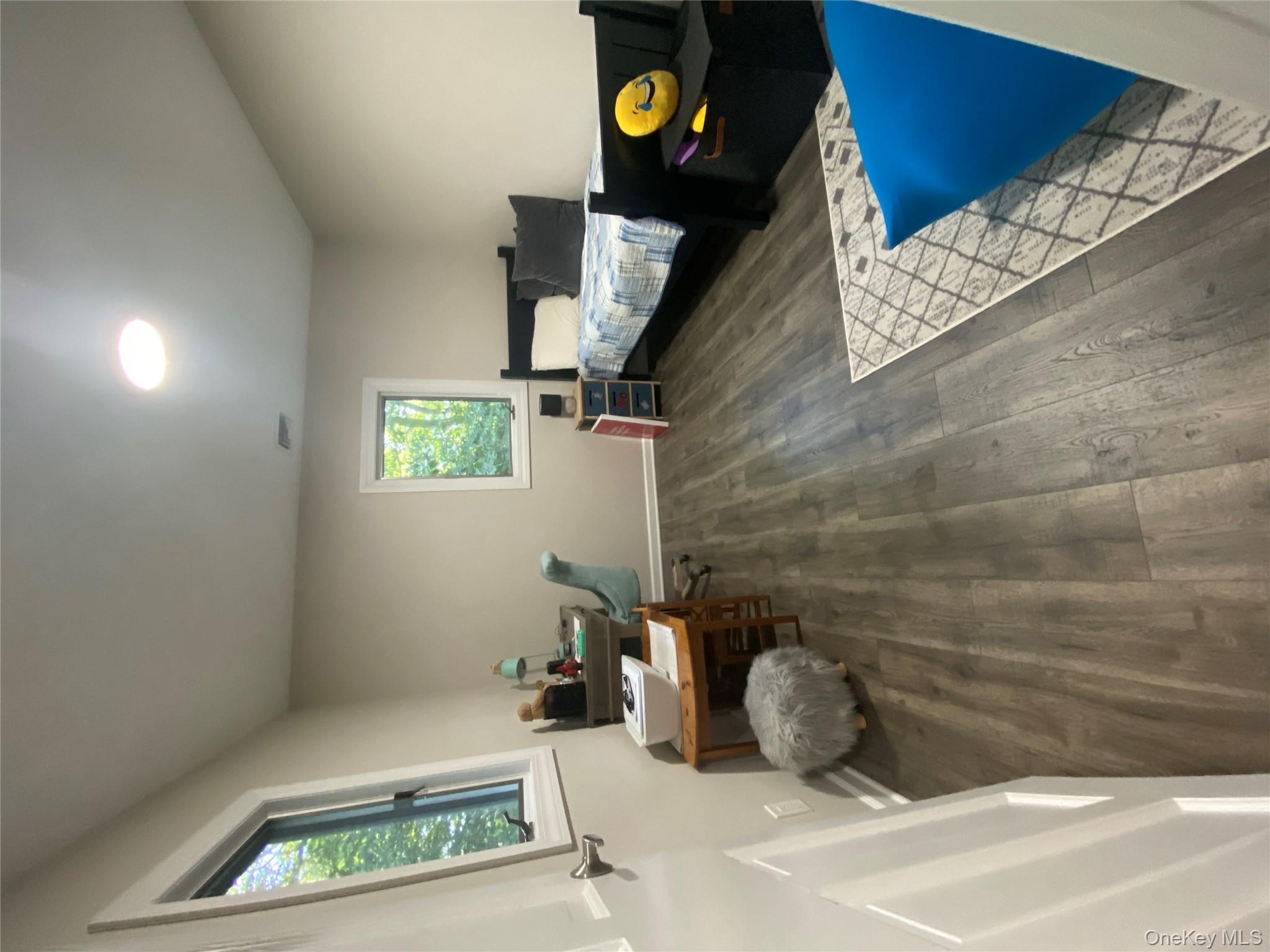 #13 photo, 64 HOLLOW ROAD Hollow, サフォーク郡 Stony Brook , NY 11790