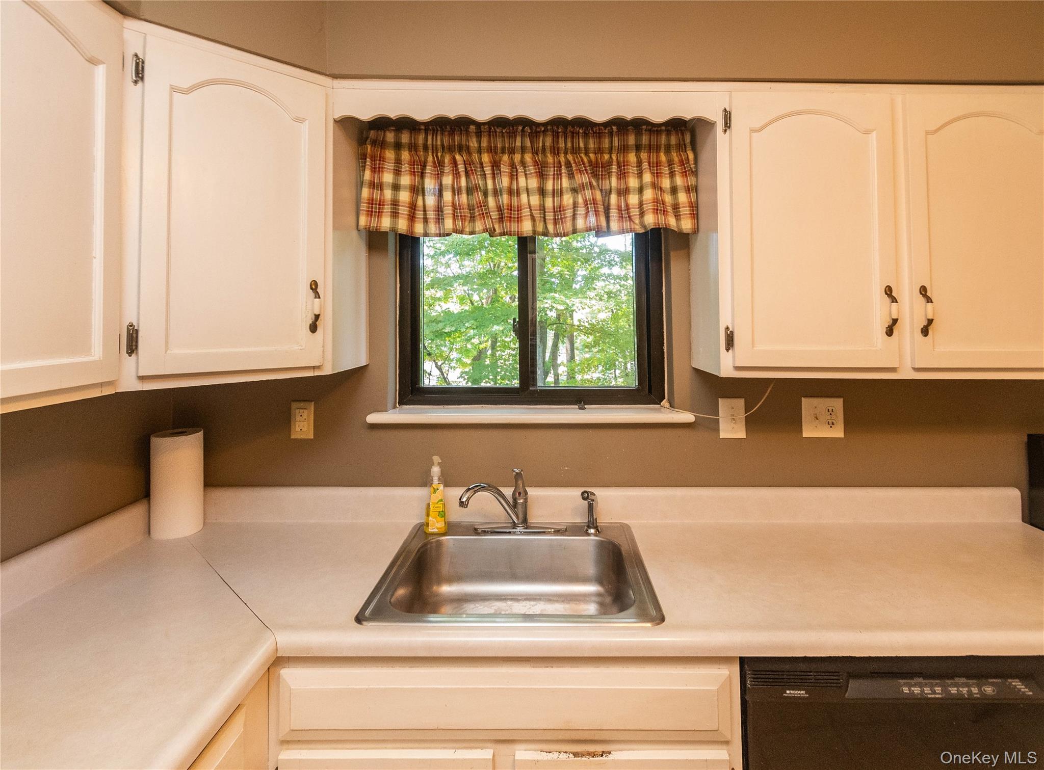 #18 photo, 258 Village Court, Kingston , NY 12401