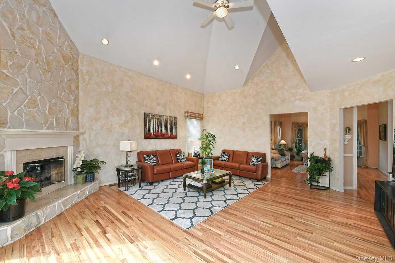 #11 photo, 2 Andiron Court, サフォーク郡 East Northport , NY 11746