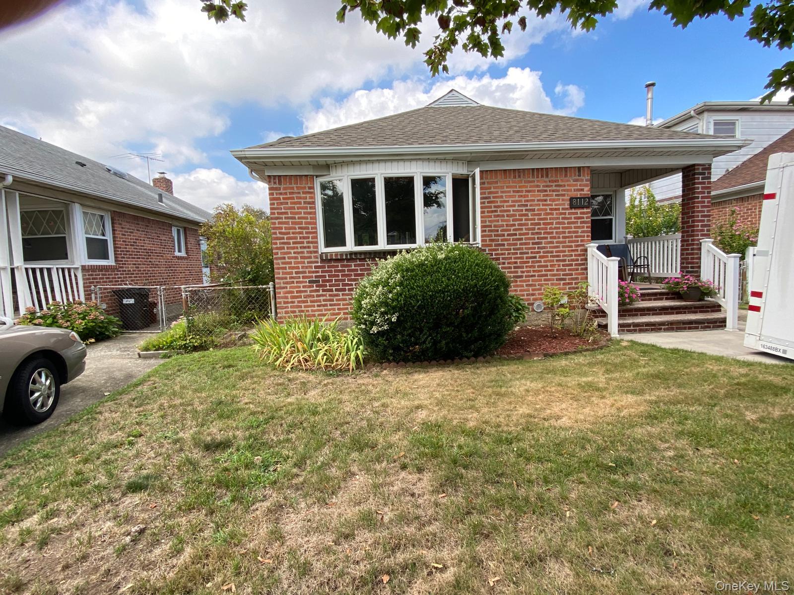 #1 photo, 8112 255th Street, 皇后区 Glen Oaks , NY 11004