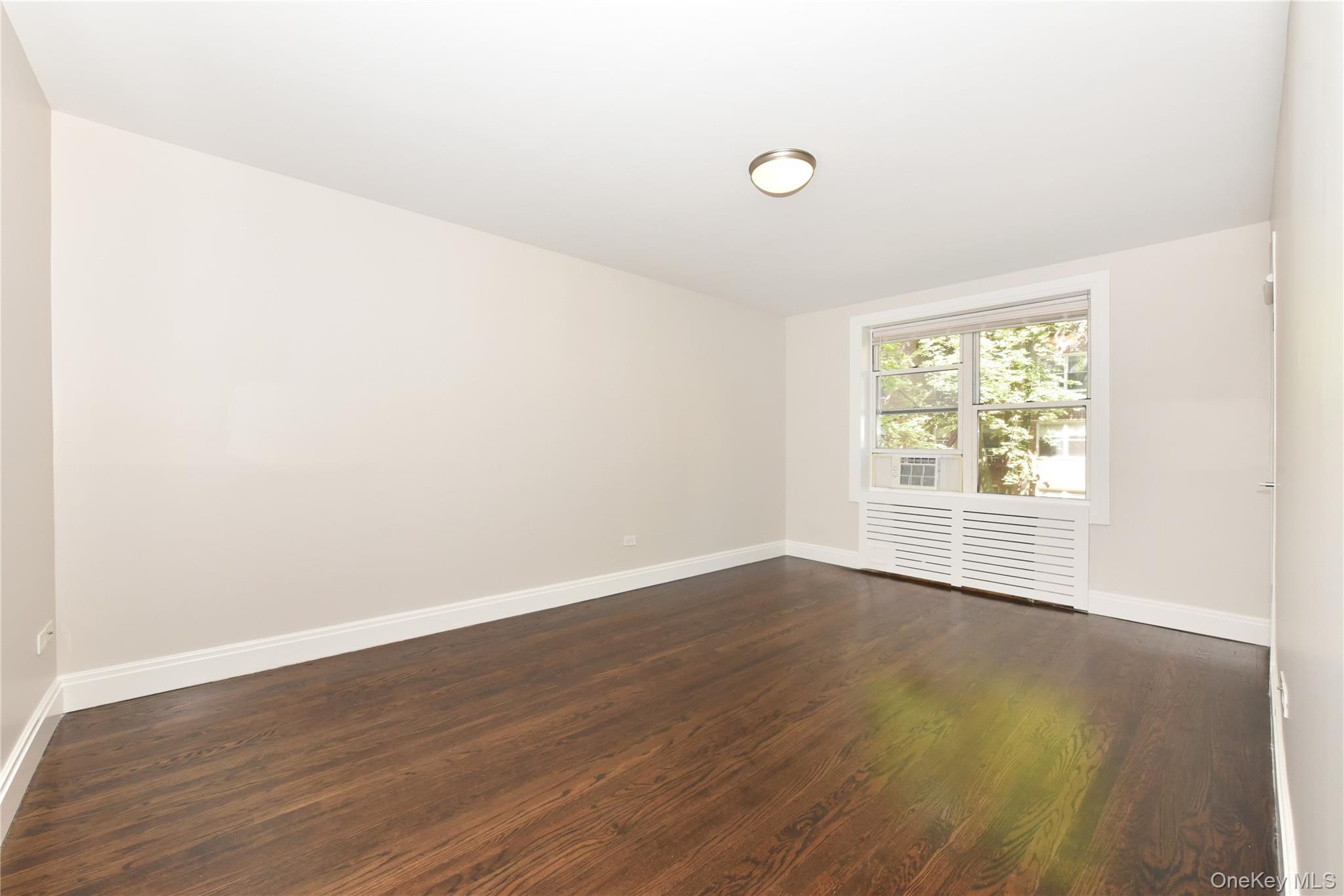 #9 photo, 67-66 108th Street, クイーンズ区 Forest Hills , NY 11375