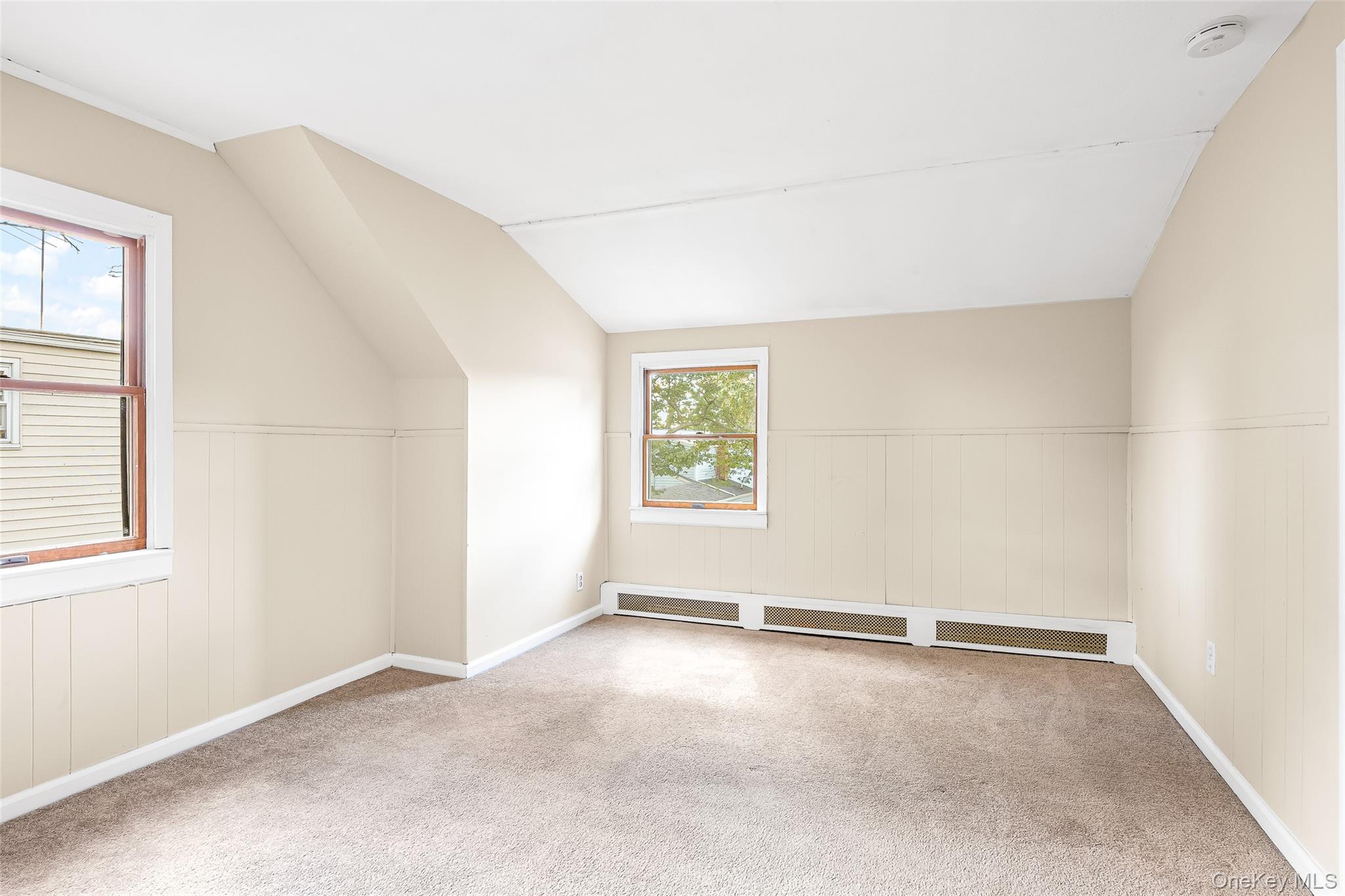 #19 photo, 196 S Broome Avenue, Lindenhurst , NY 11757