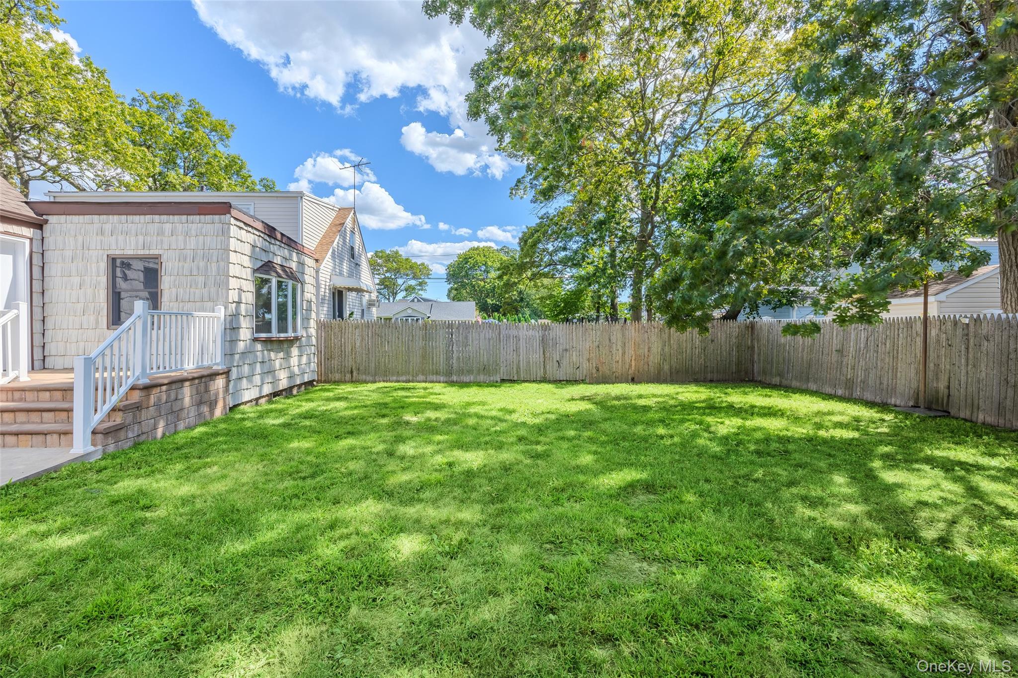 #4 photo, 196 S Broome Avenue, Lindenhurst , NY 11757