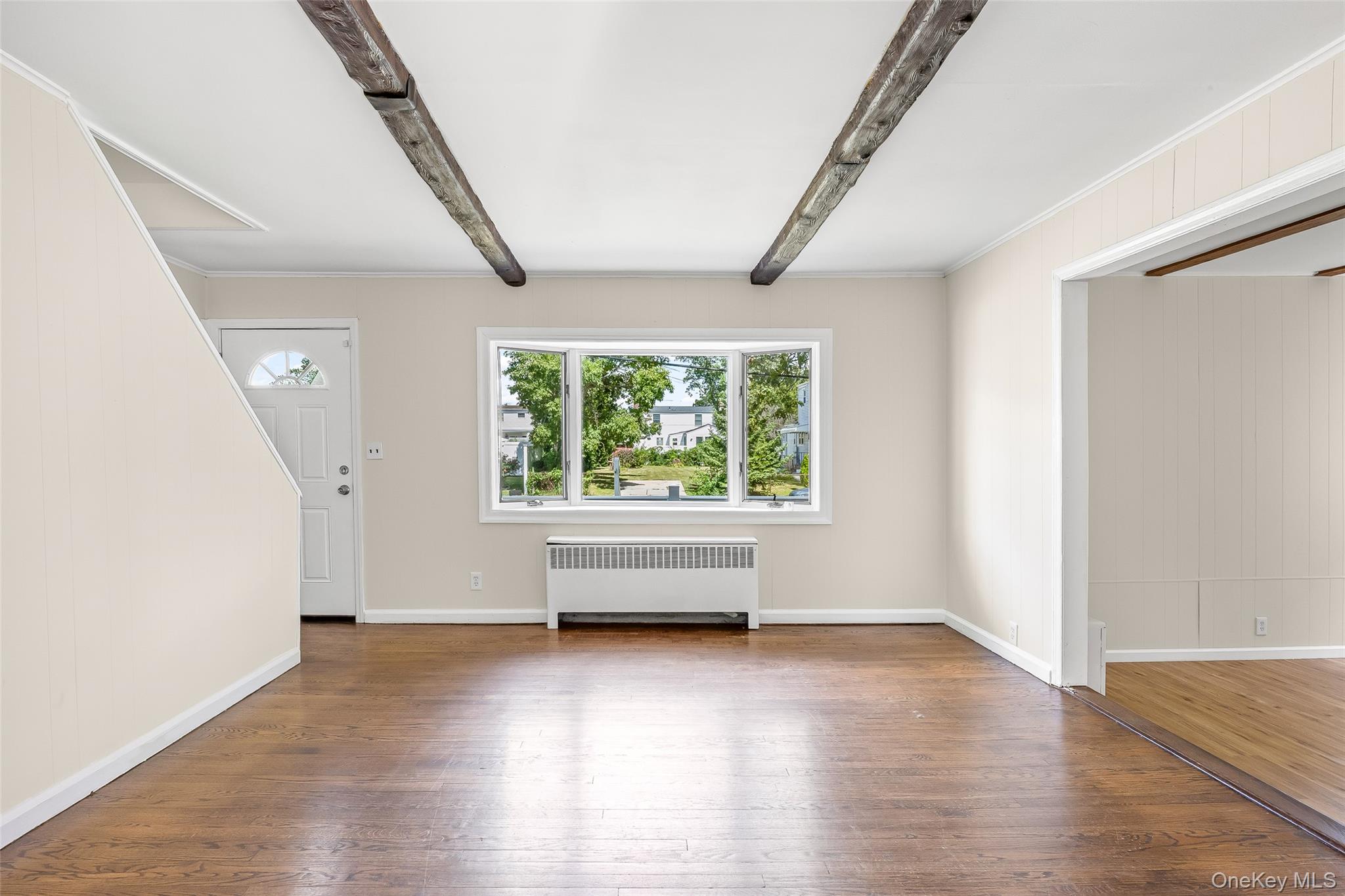 #7 photo, 196 S Broome Avenue, Lindenhurst , NY 11757