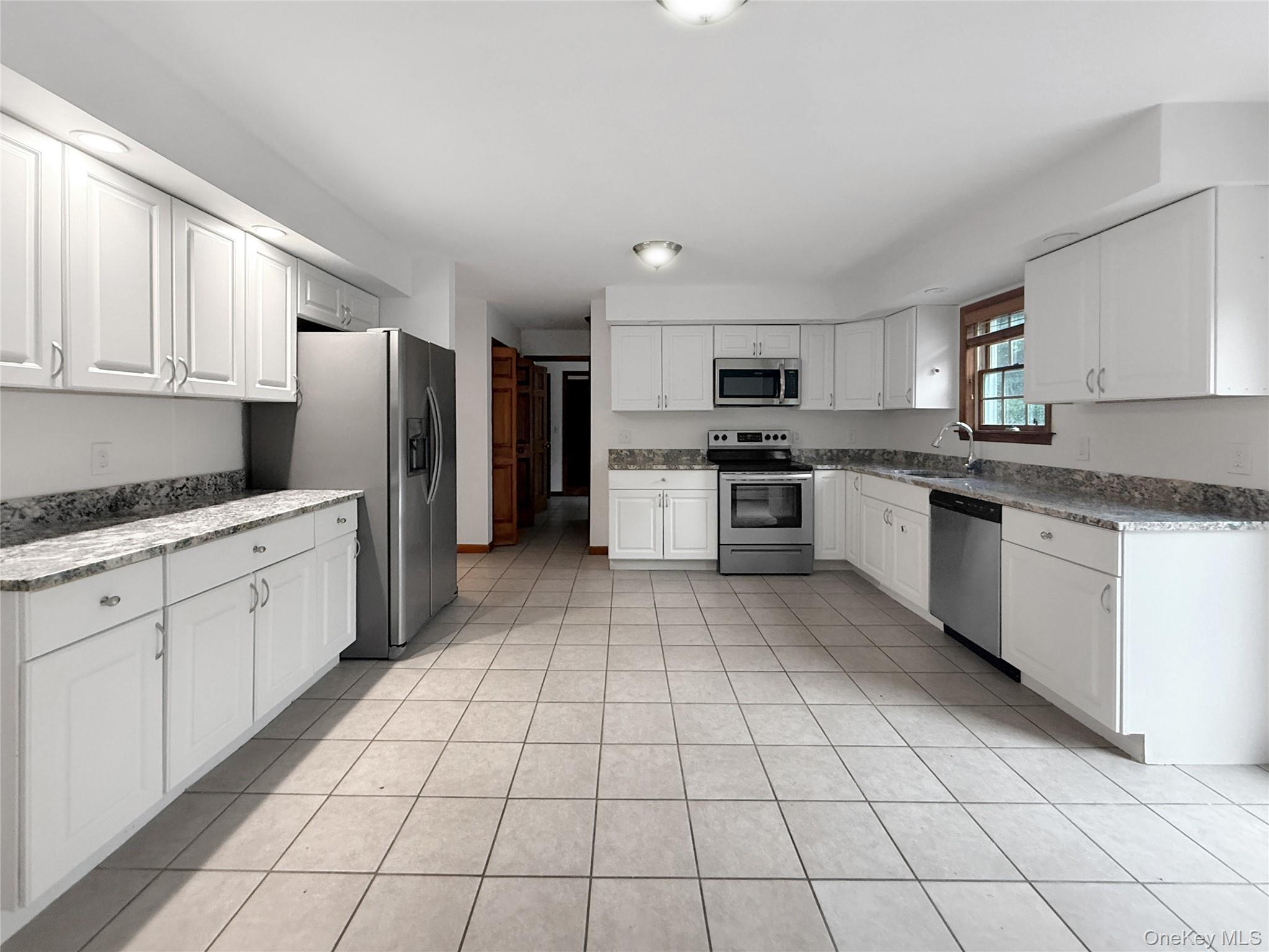 #11 photo, 325 Jackson Avenue, New Windsor , NY 12553