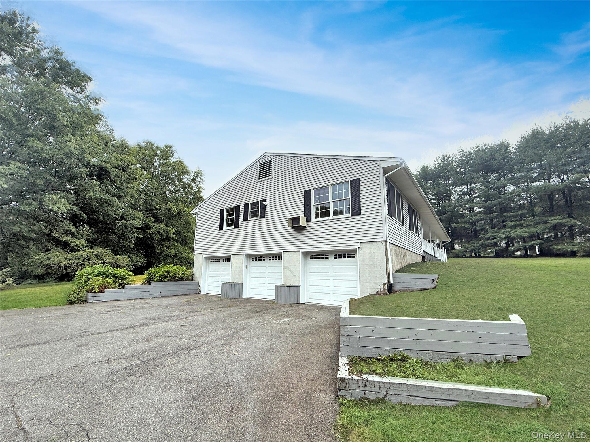 #3 photo, 325 Jackson Avenue, New Windsor , NY 12553