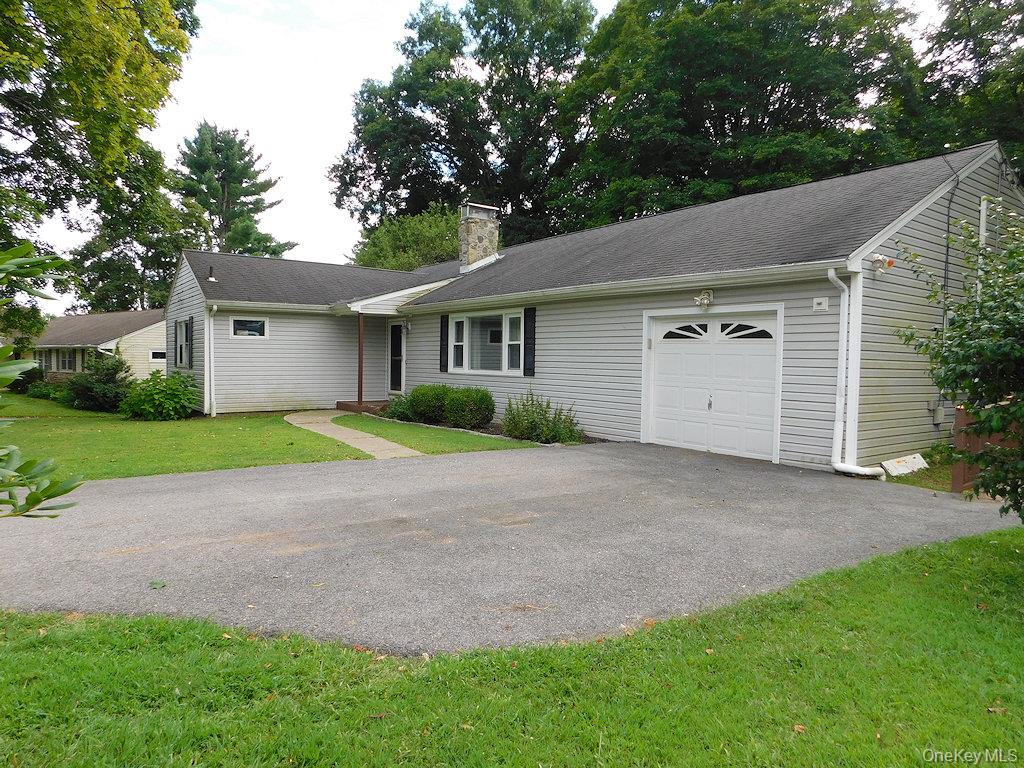 #2 photo, 16 Old Farms Rd, Poughkeepsie , NY 12603