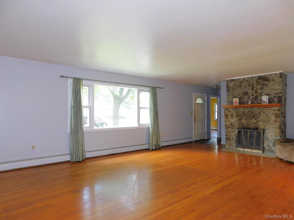 #4 photo, 16 Old Farms Rd, Poughkeepsie , NY 12603