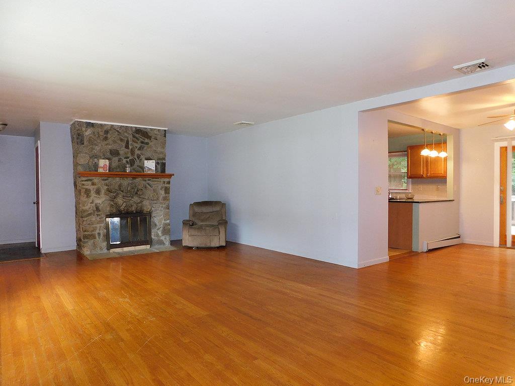 #5 photo, 16 Old Farms Rd, Poughkeepsie , NY 12603