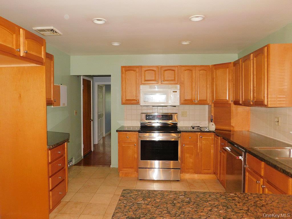 #8 photo, 16 Old Farms Rd, Poughkeepsie , NY 12603