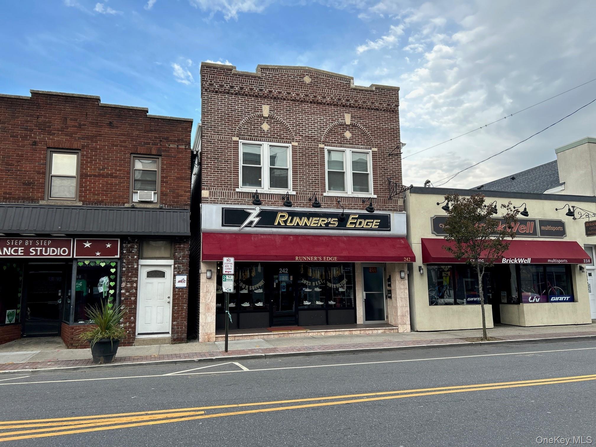 #1 photo, 244 Main Street, नासाउ काउंटी Farmingdale , NY 11735