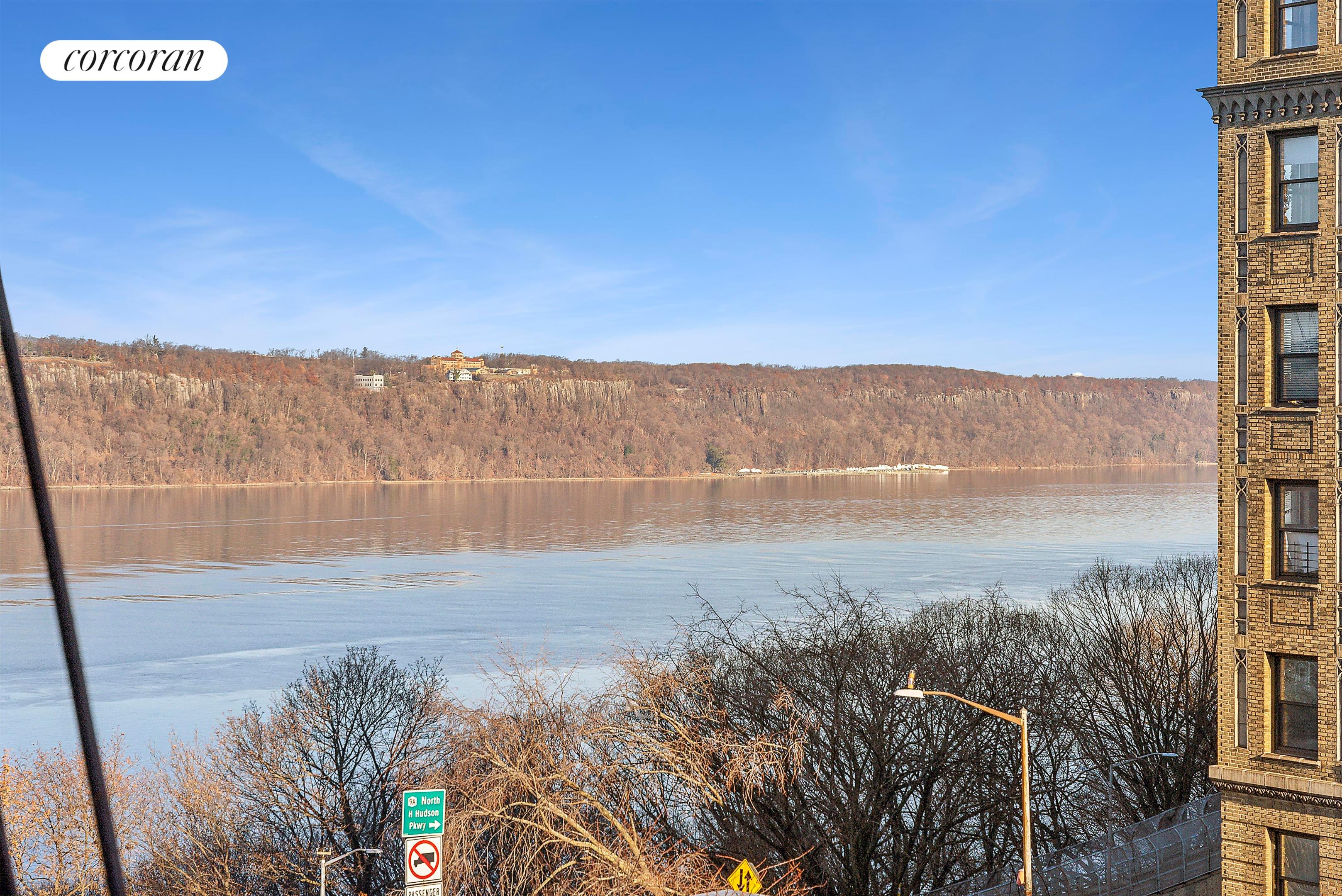 #15 photo, 880 W 181ST Street, マンハッタン Hudson Heights , NY 10033