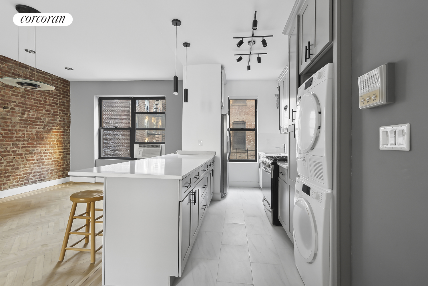 #4 photo, 880 W 181ST Street, マンハッタン Hudson Heights , NY 10033