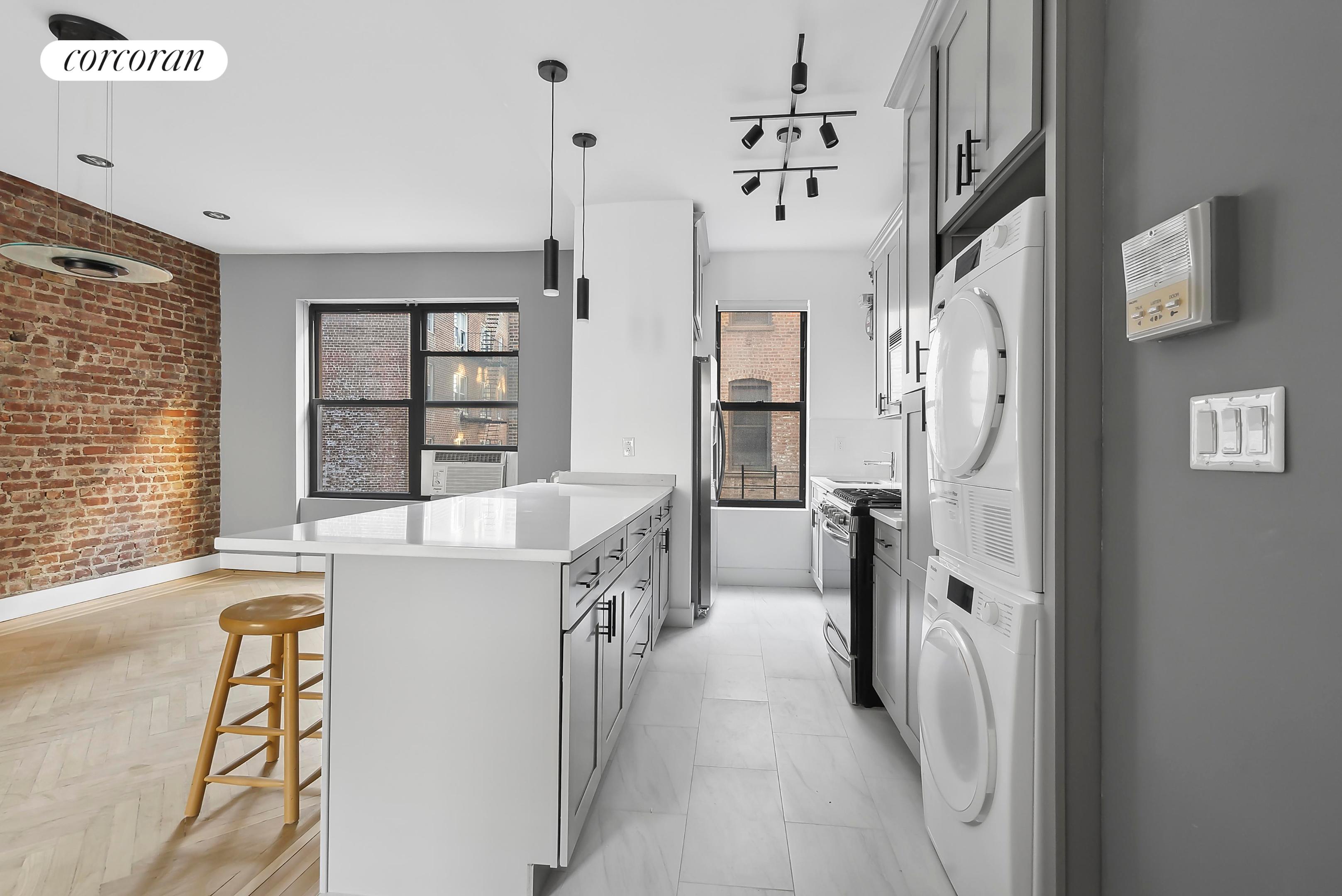 #9 photo, 880 W 181ST Street, マンハッタン Hudson Heights , NY 10033