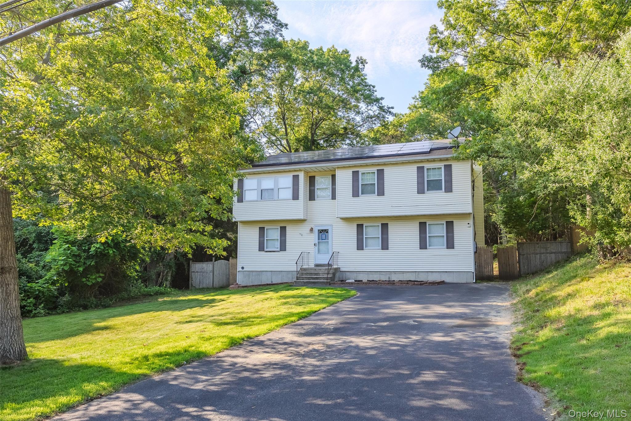 #1 photo, 11 Seymour Lane, Medford , NY 11763