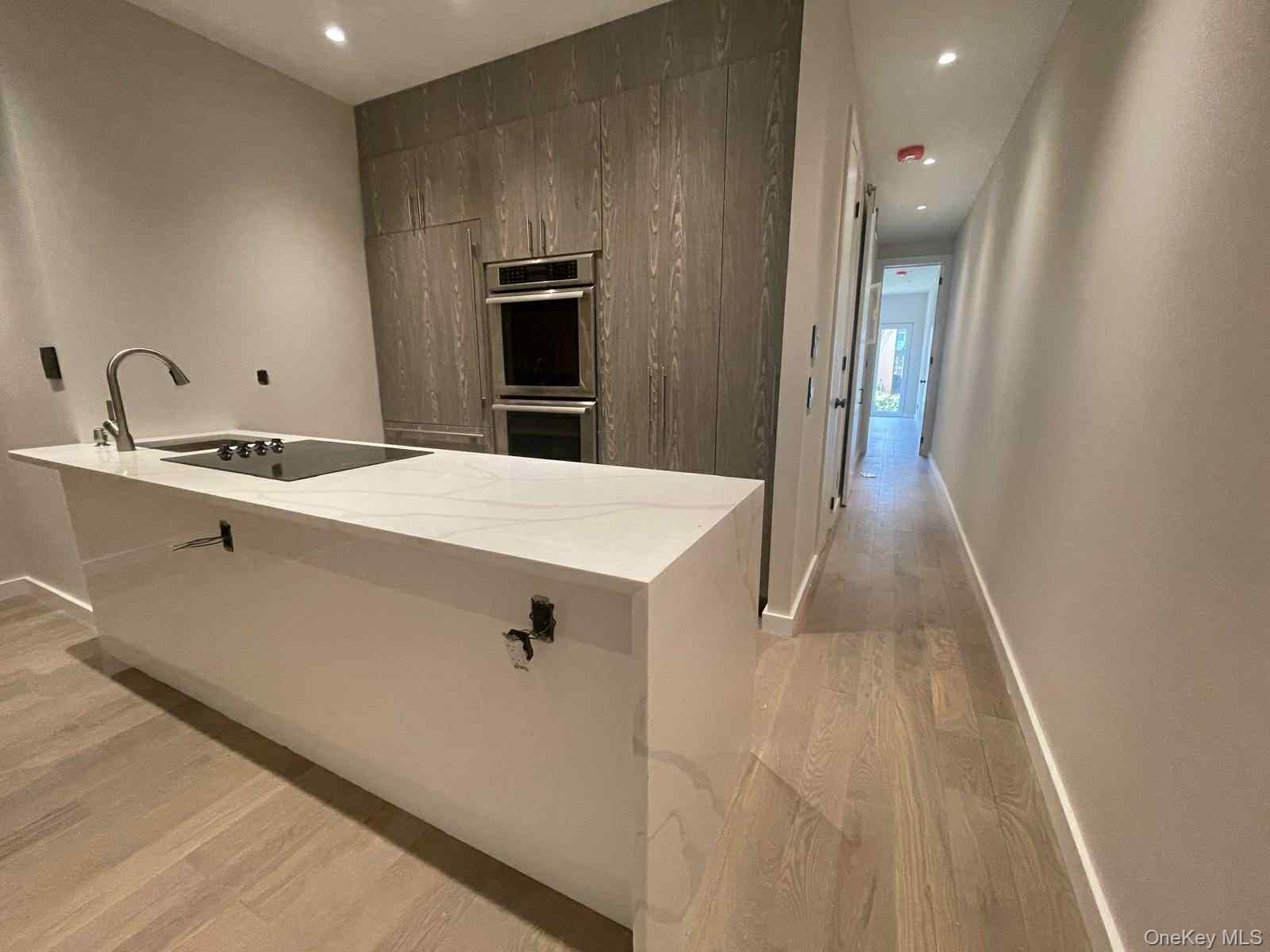 #1 photo, 2564 38th Street, अस्टोरिया Astoria , NY 11103