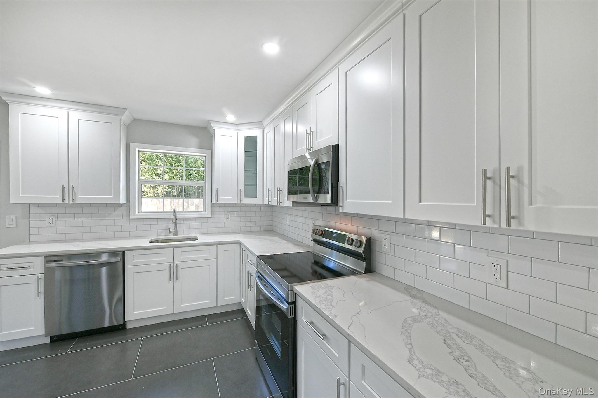 #13 photo, 61 Spar Drive, サフォーク郡 Mastic Beach , NY 11951