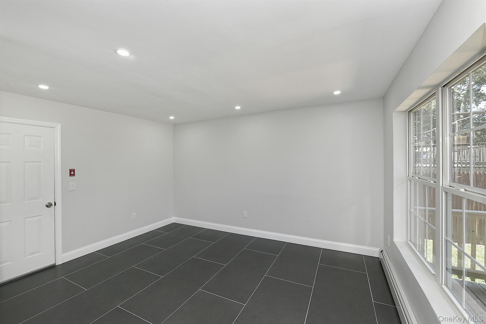 #16 photo, 61 Spar Drive, サフォーク郡 Mastic Beach , NY 11951