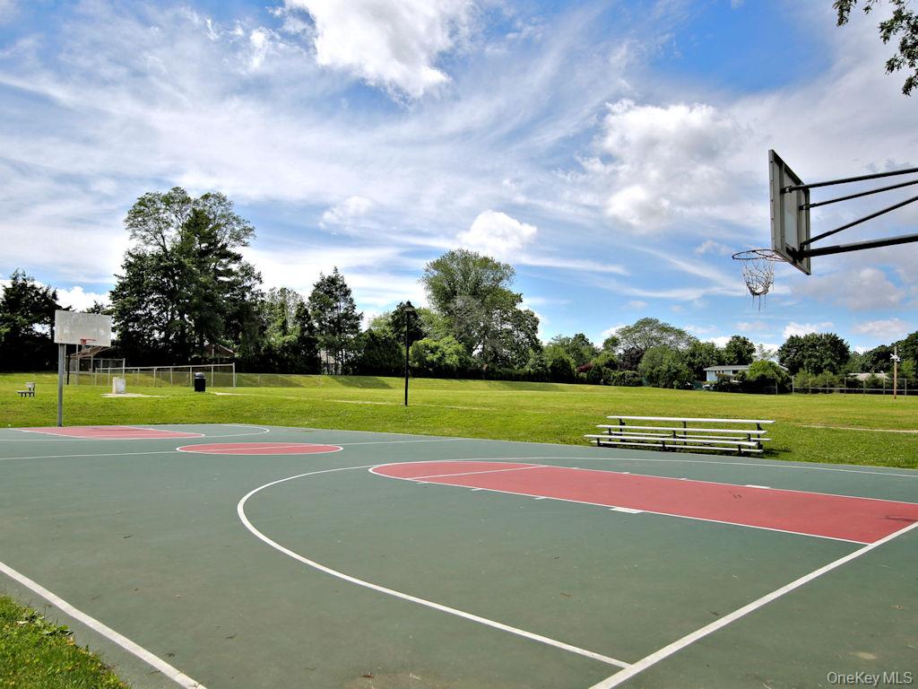 #11 photo, 403 Woodland Hills Road, White Plains , NY 10603