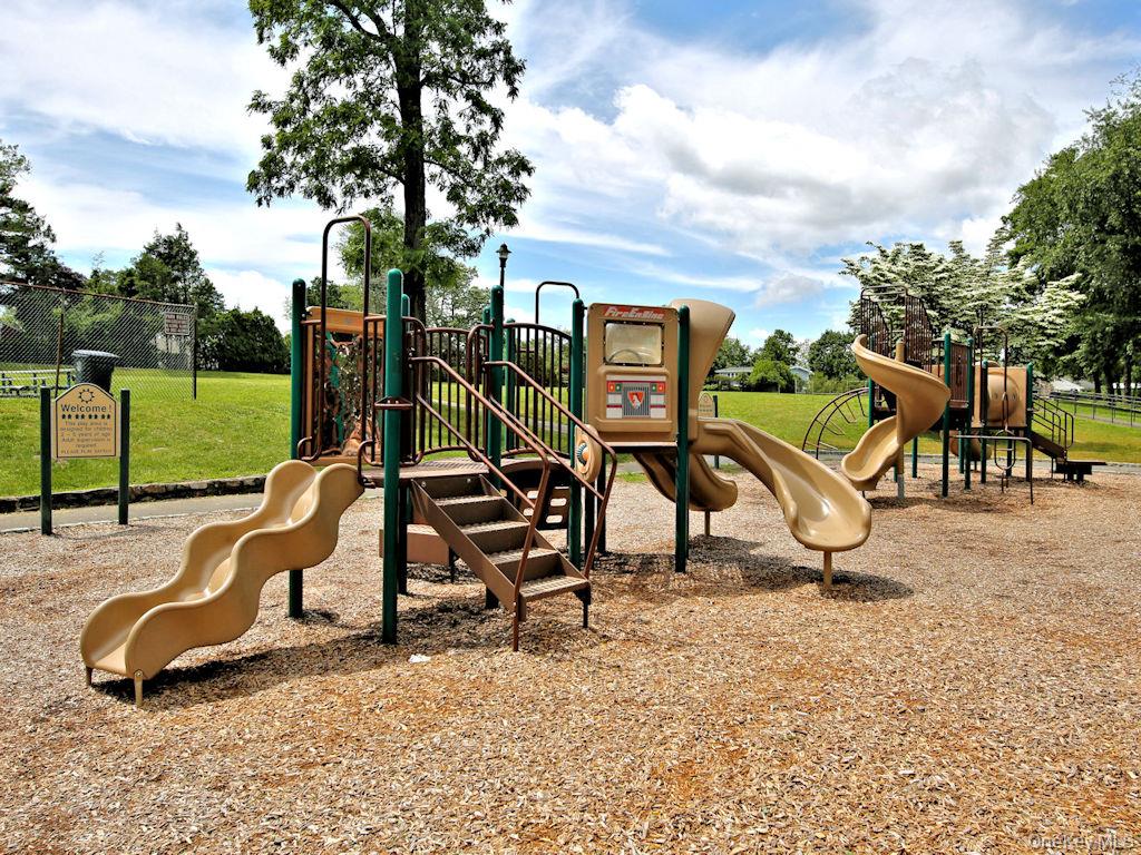 #12 photo, 403 Woodland Hills Road, White Plains , NY 10603