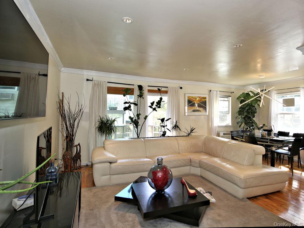 #4 photo, 403 Woodland Hills Road, White Plains , NY 10603