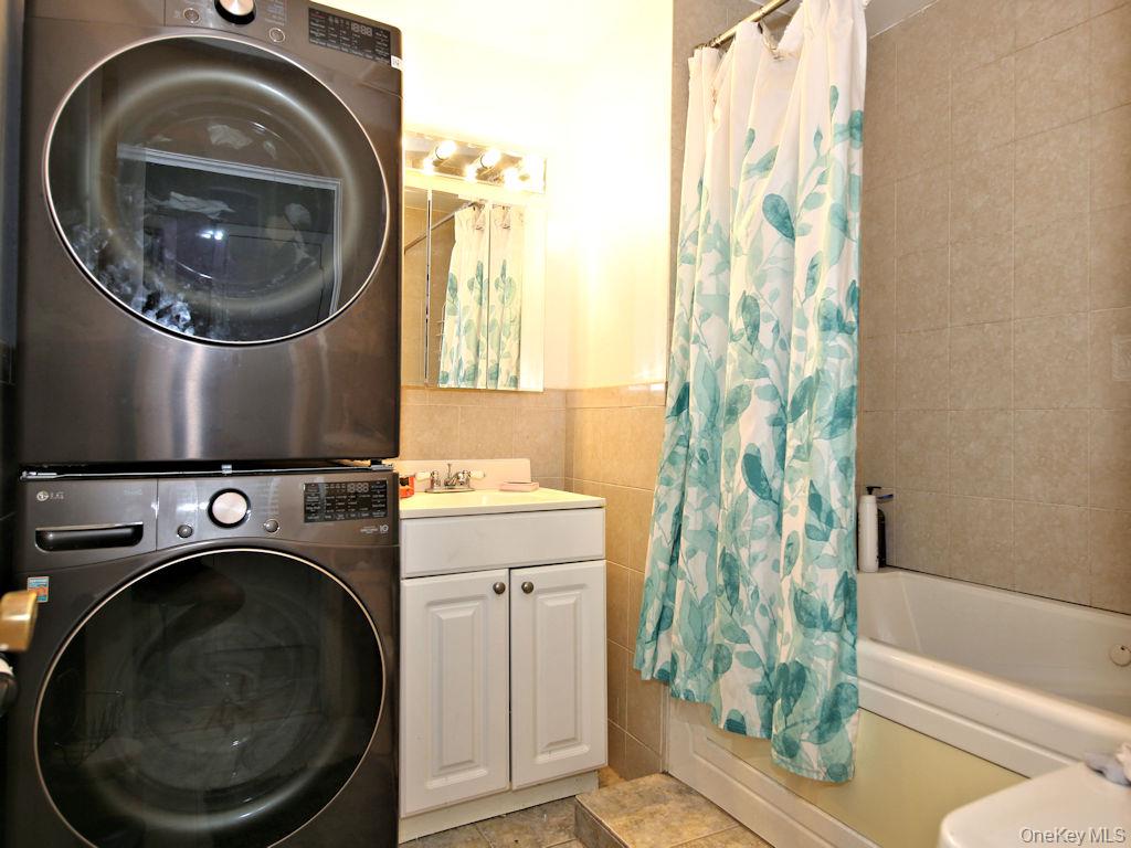 #7 photo, 403 Woodland Hills Road, White Plains , NY 10603