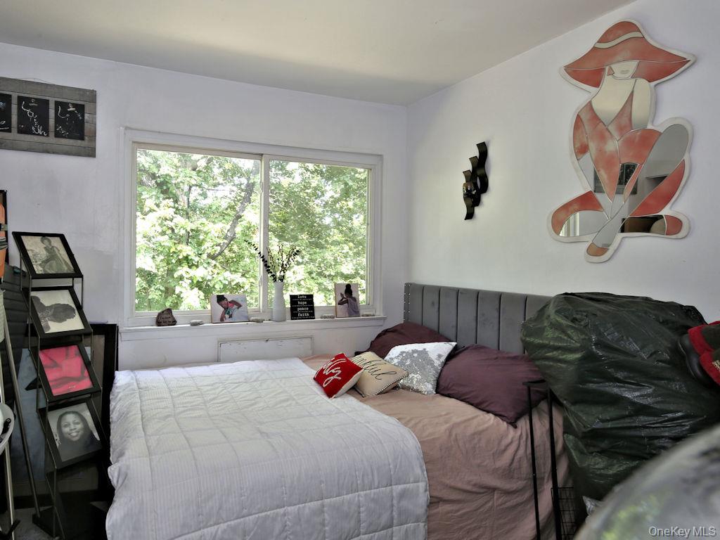 #8 photo, 403 Woodland Hills Road, White Plains , NY 10603