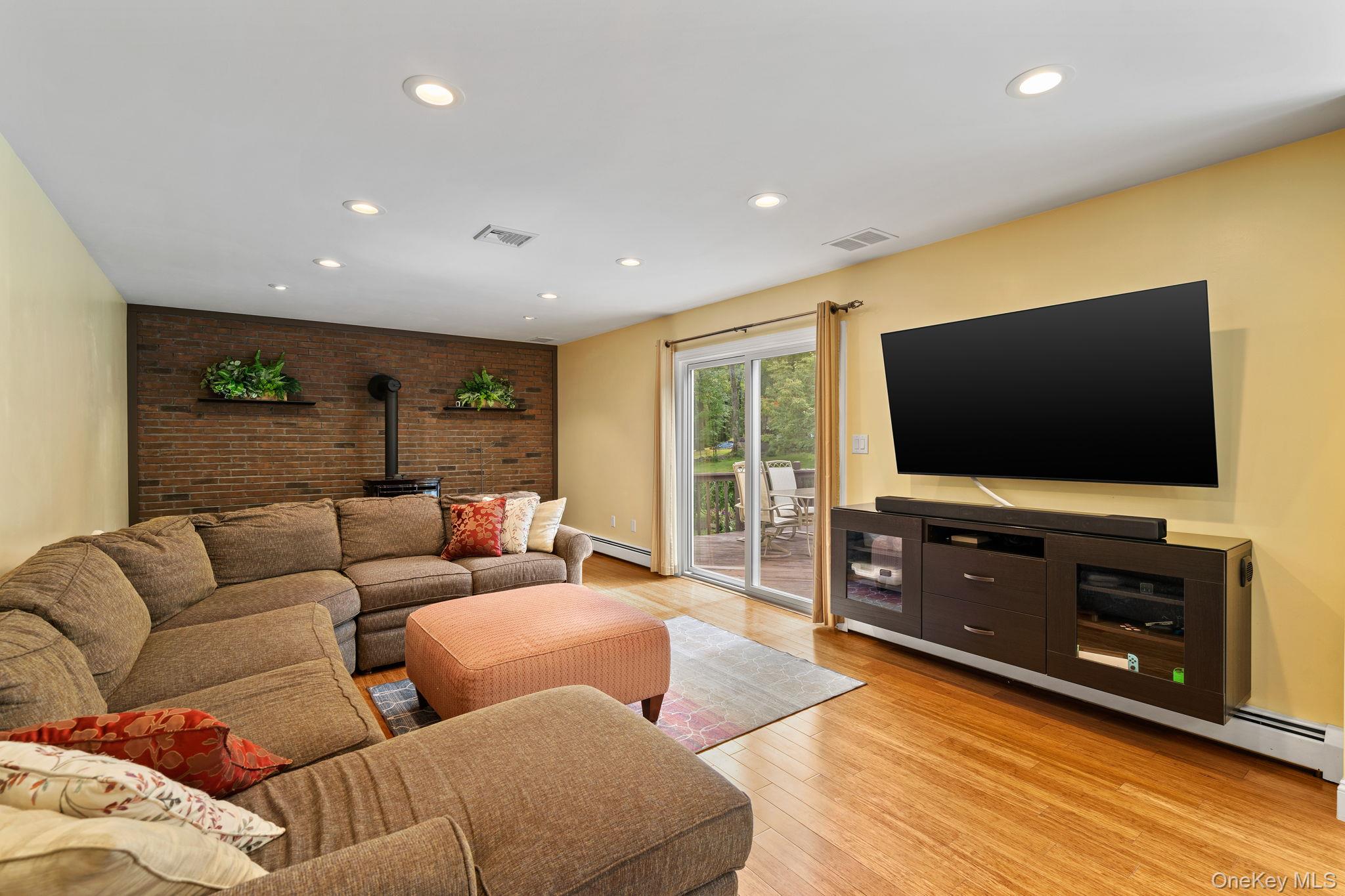 #17 photo, 323 Sycamore Drive, New Windsor , NY 12553