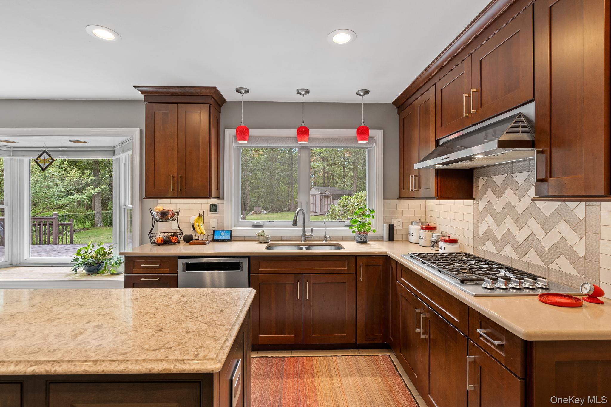 #2 photo, 323 Sycamore Drive, New Windsor , NY 12553