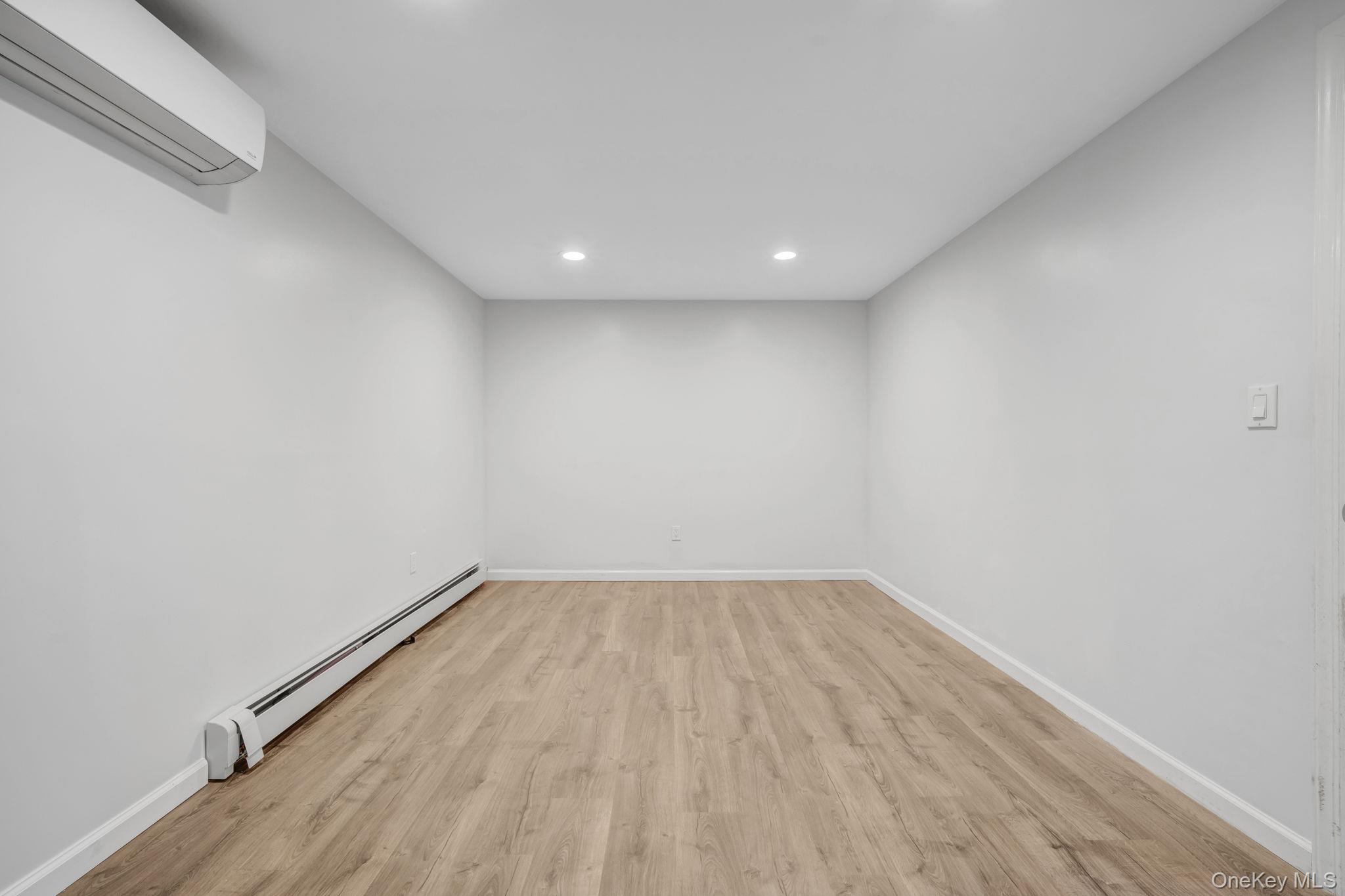 #12 photo, 14 Hawthorne Street, サフォーク郡 Mastic , NY 11950