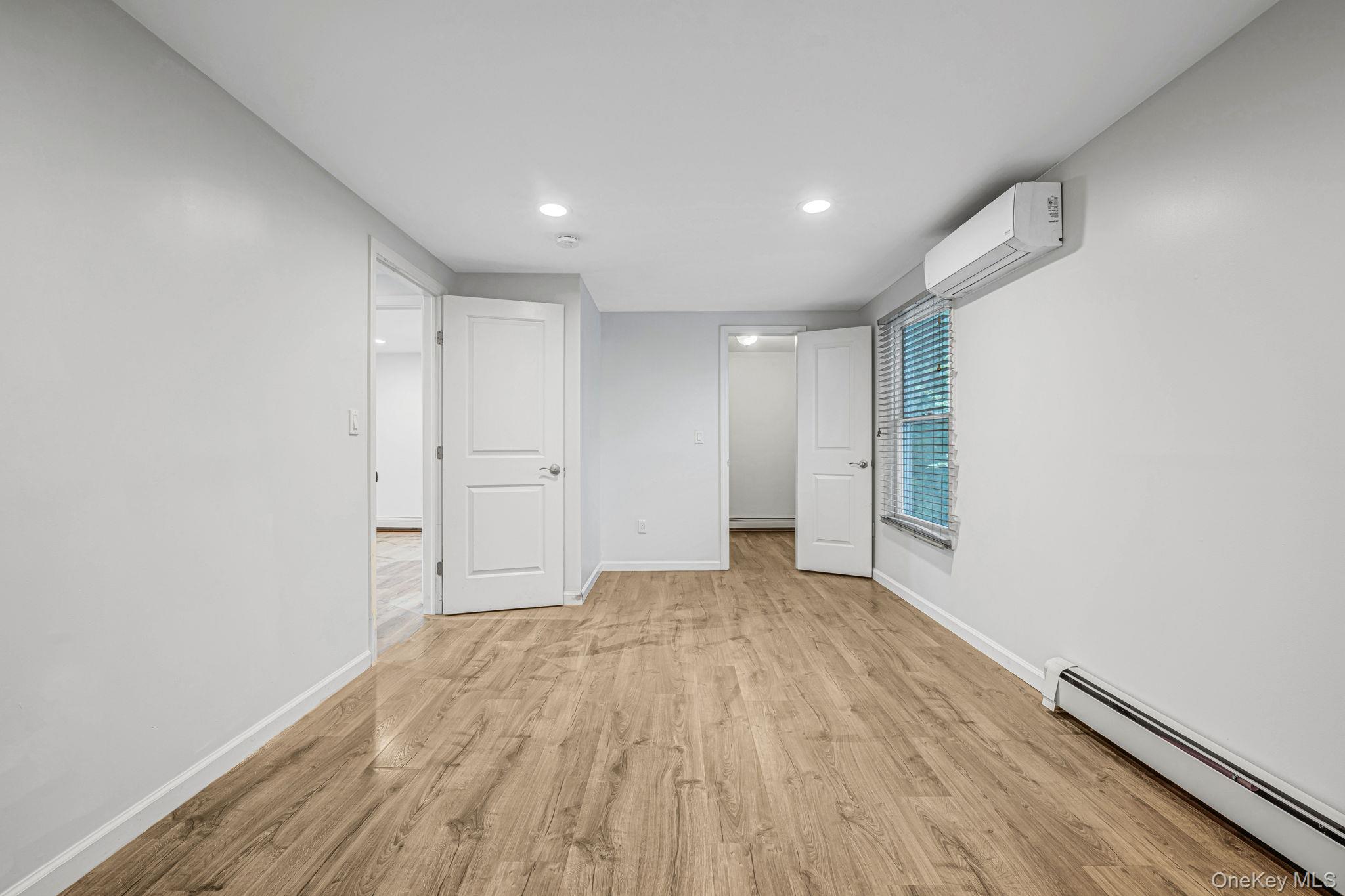 #14 photo, 14 Hawthorne Street, サフォーク郡 Mastic , NY 11950