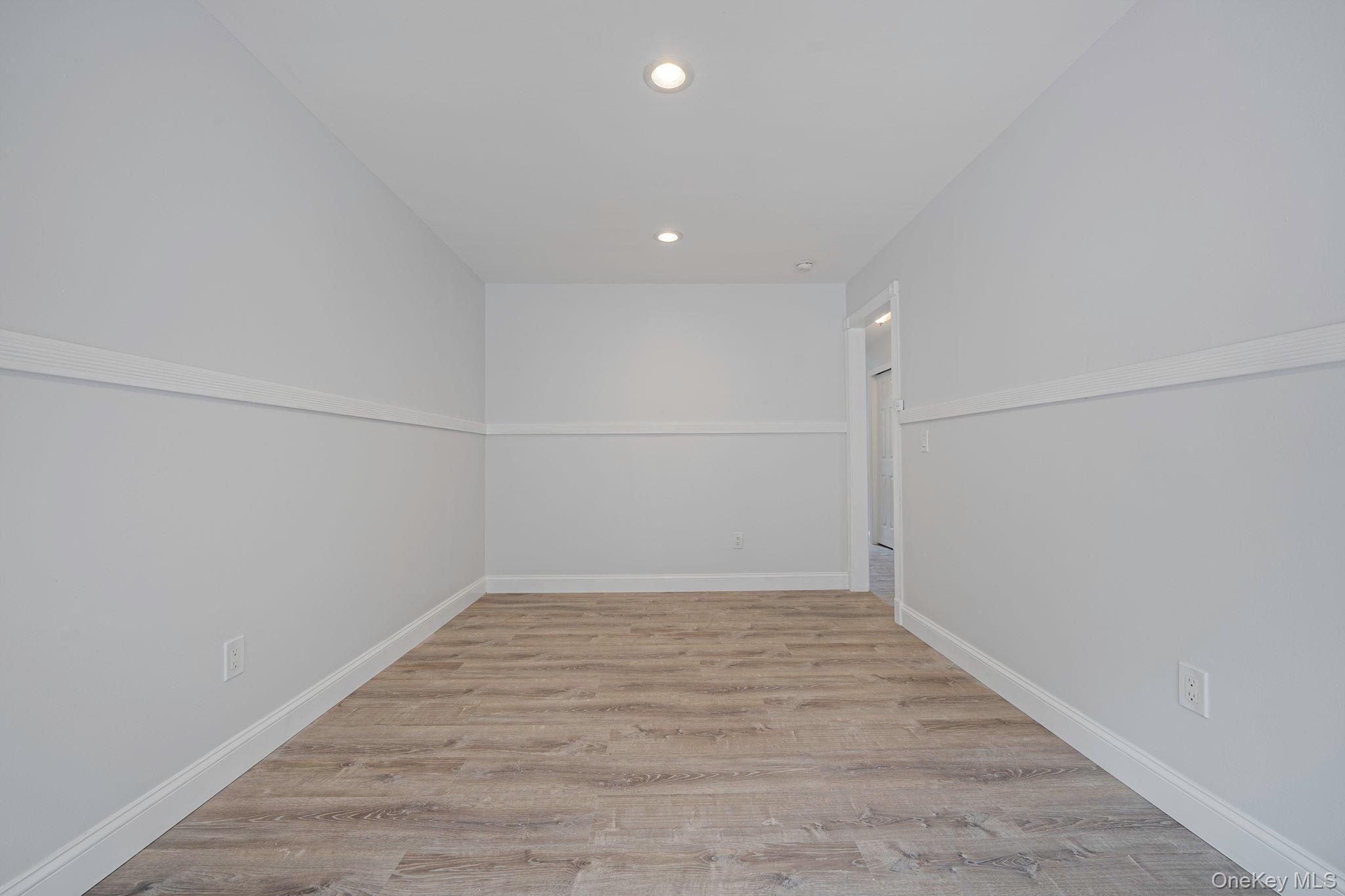 #17 photo, 14 Hawthorne Street, サフォーク郡 Mastic , NY 11950