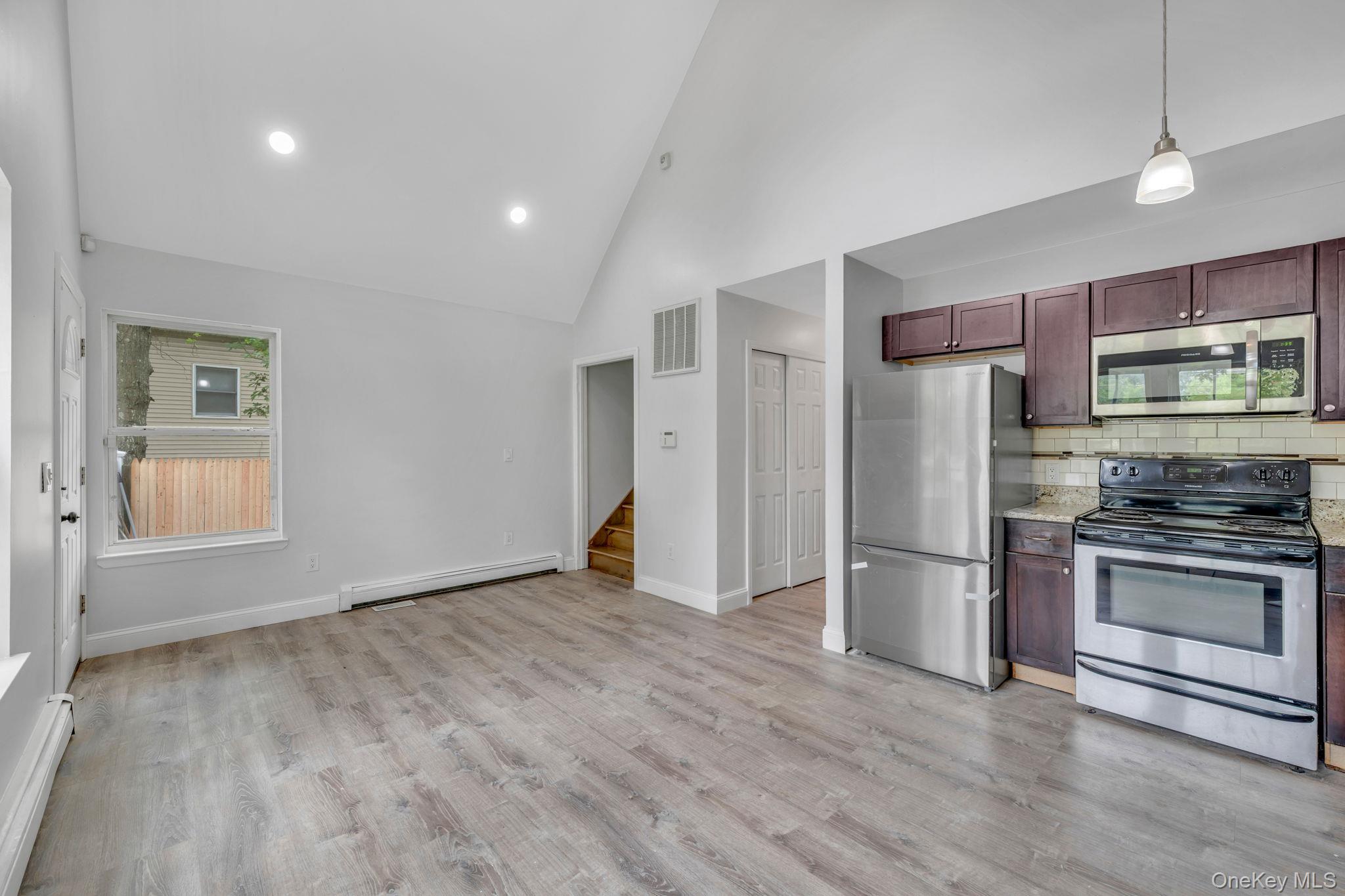 #3 photo, 14 Hawthorne Street, サフォーク郡 Mastic , NY 11950