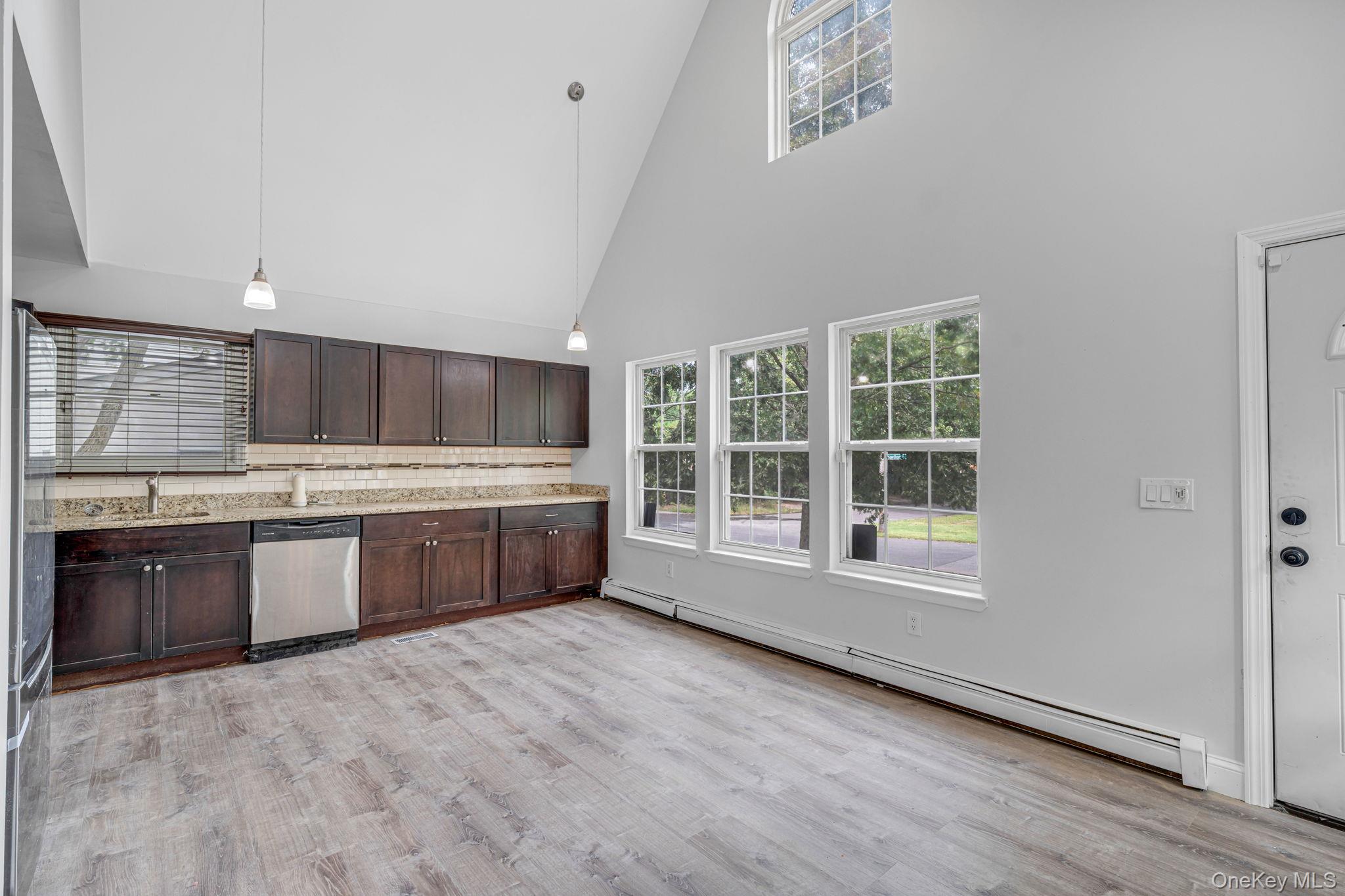 #5 photo, 14 Hawthorne Street, サフォーク郡 Mastic , NY 11950