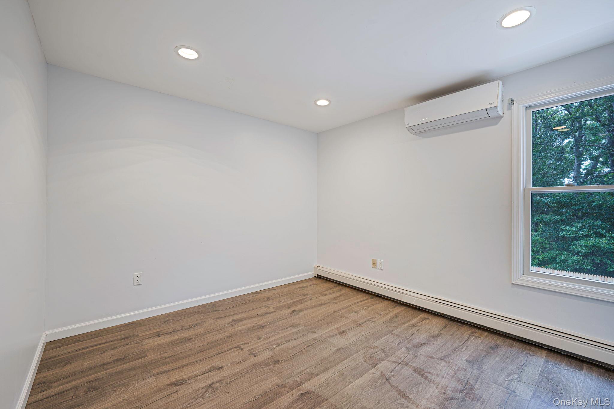 #8 photo, 14 Hawthorne Street, サフォーク郡 Mastic , NY 11950